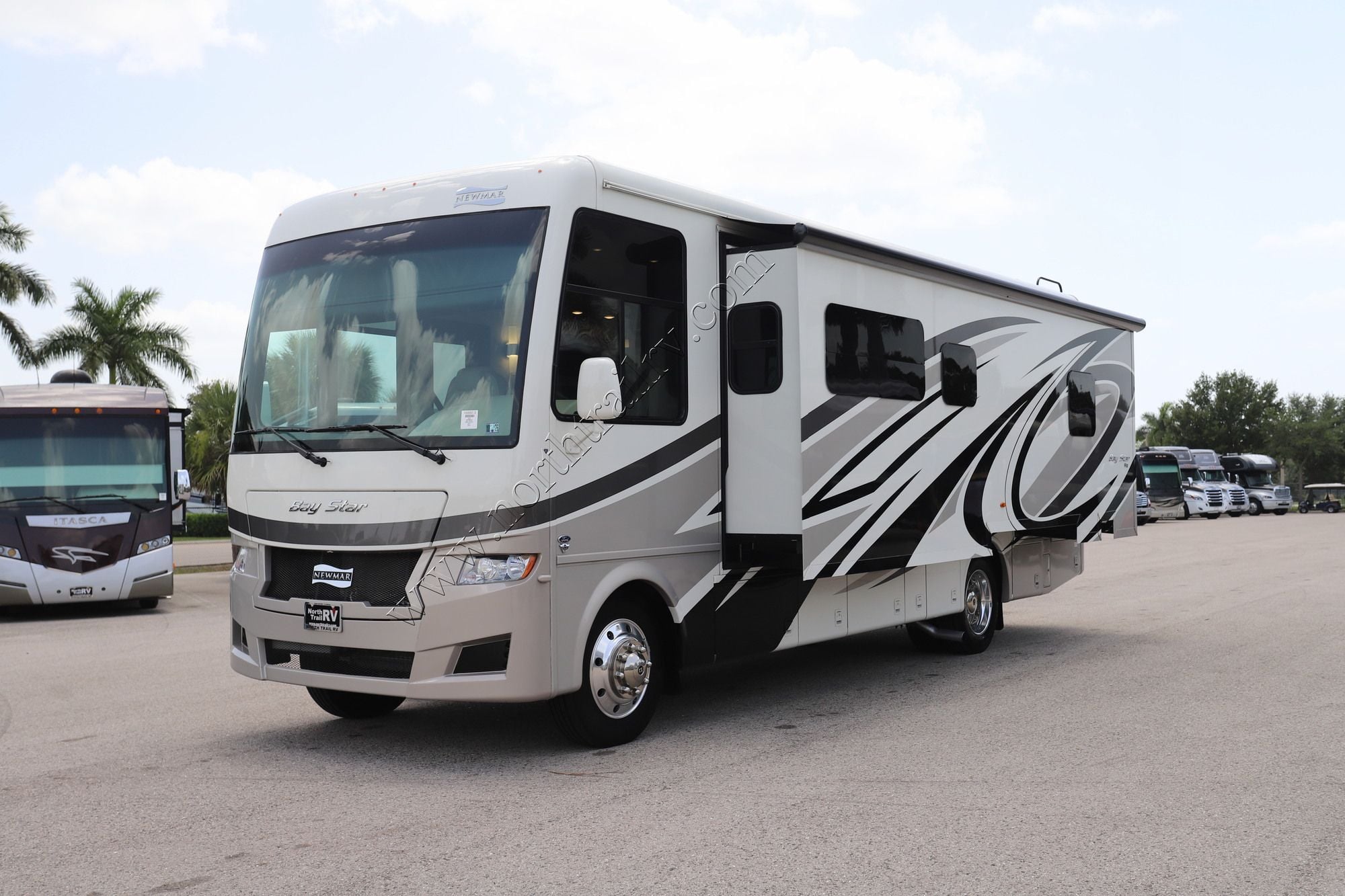Used 2023 Newmar Bay Star 3014 Class A  For Sale