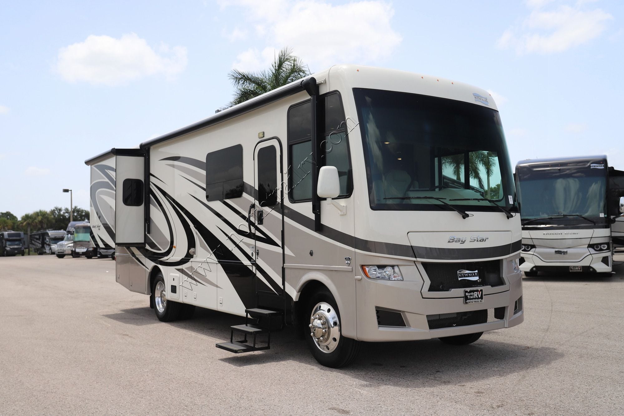 Used 2023 Newmar Bay Star 3014 Class A  For Sale