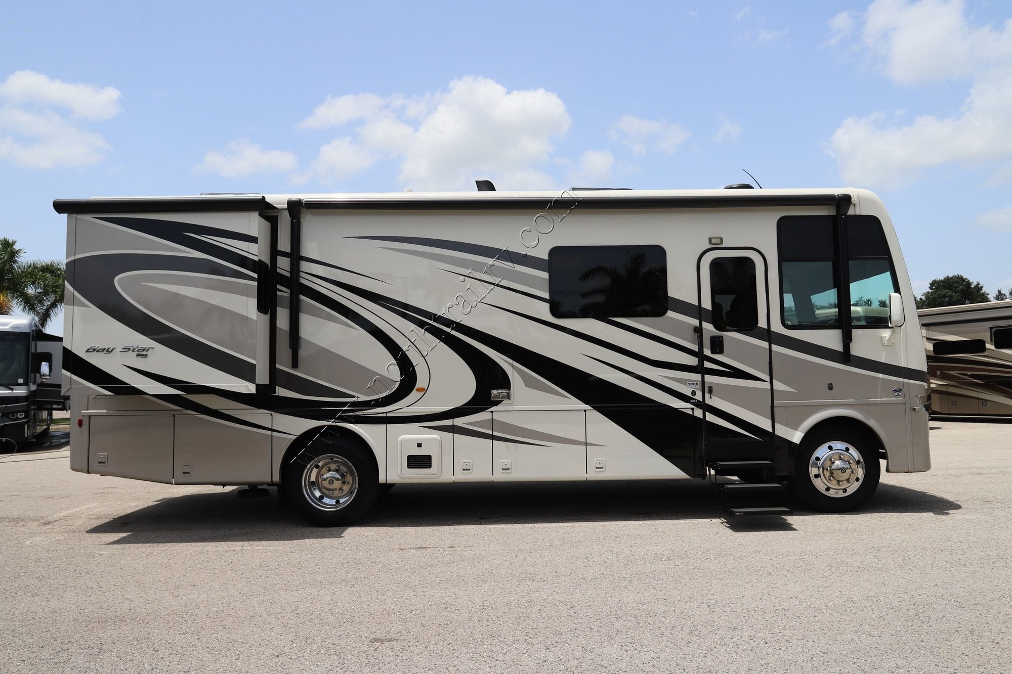 Used 2023 Newmar Bay Star 3014 Class A  For Sale