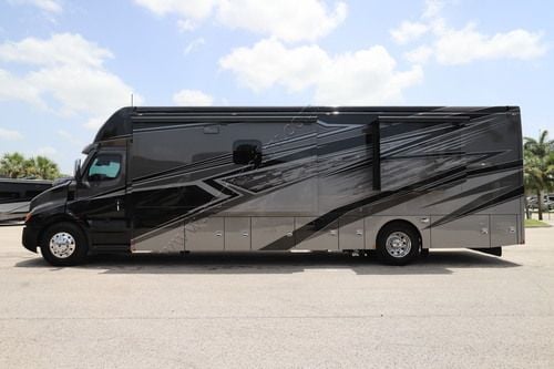 2025 Renegade Rv Explorer 40ERB