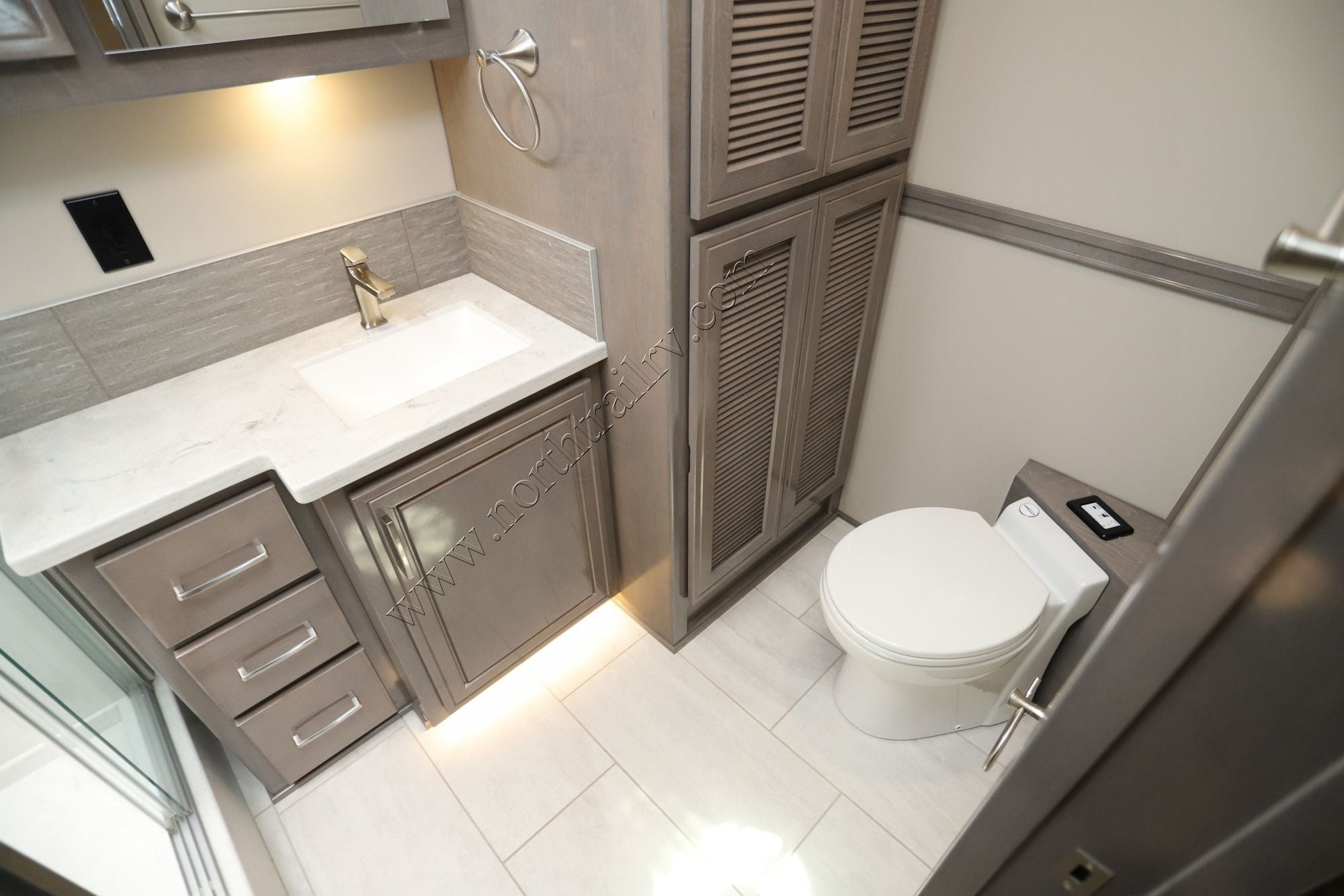 Used 2025 Renegade Rv Explorer 40ERB Super C  For Sale