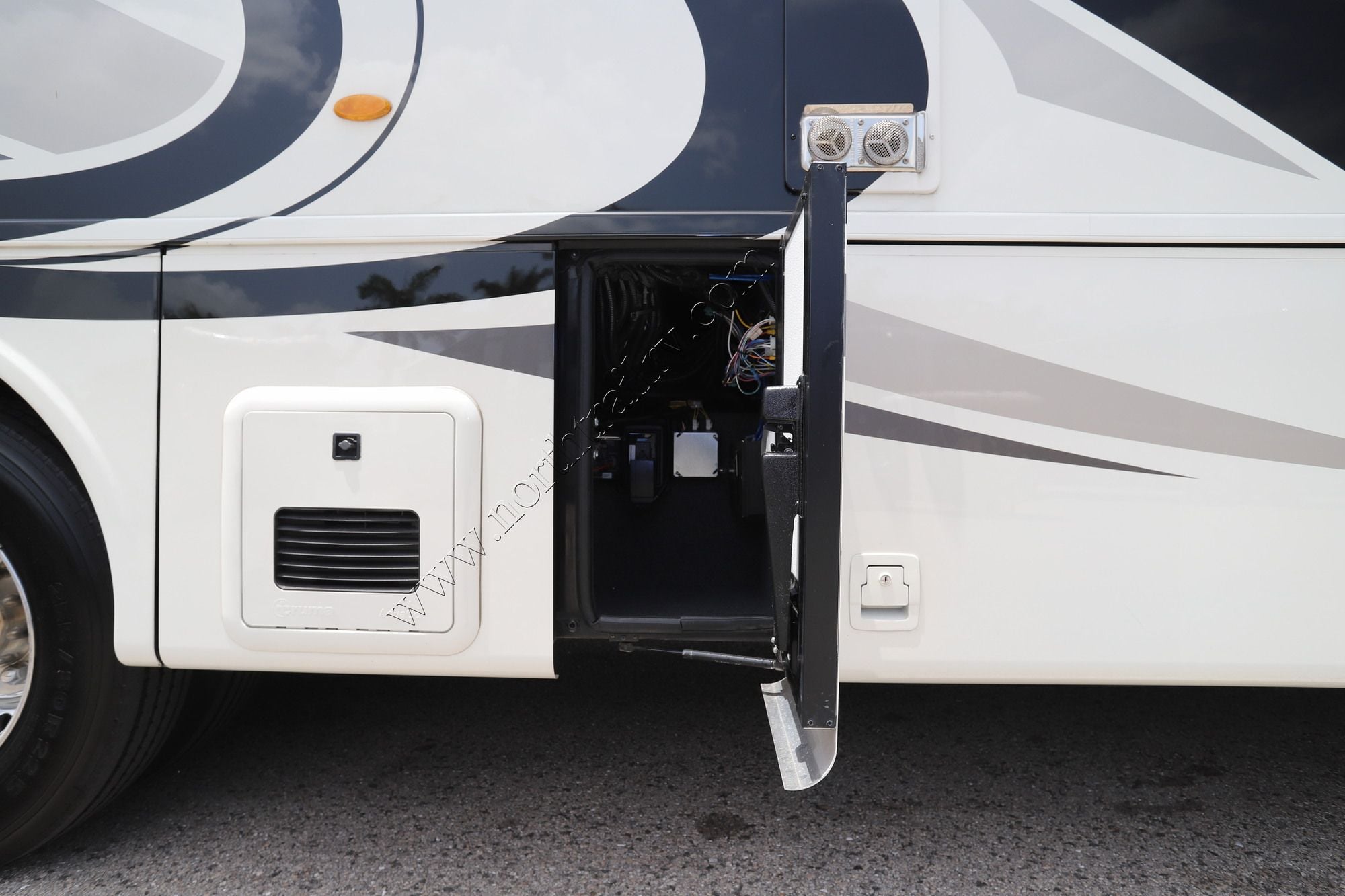 Used 2023 Newmar Bay Star 3014 Class A  For Sale