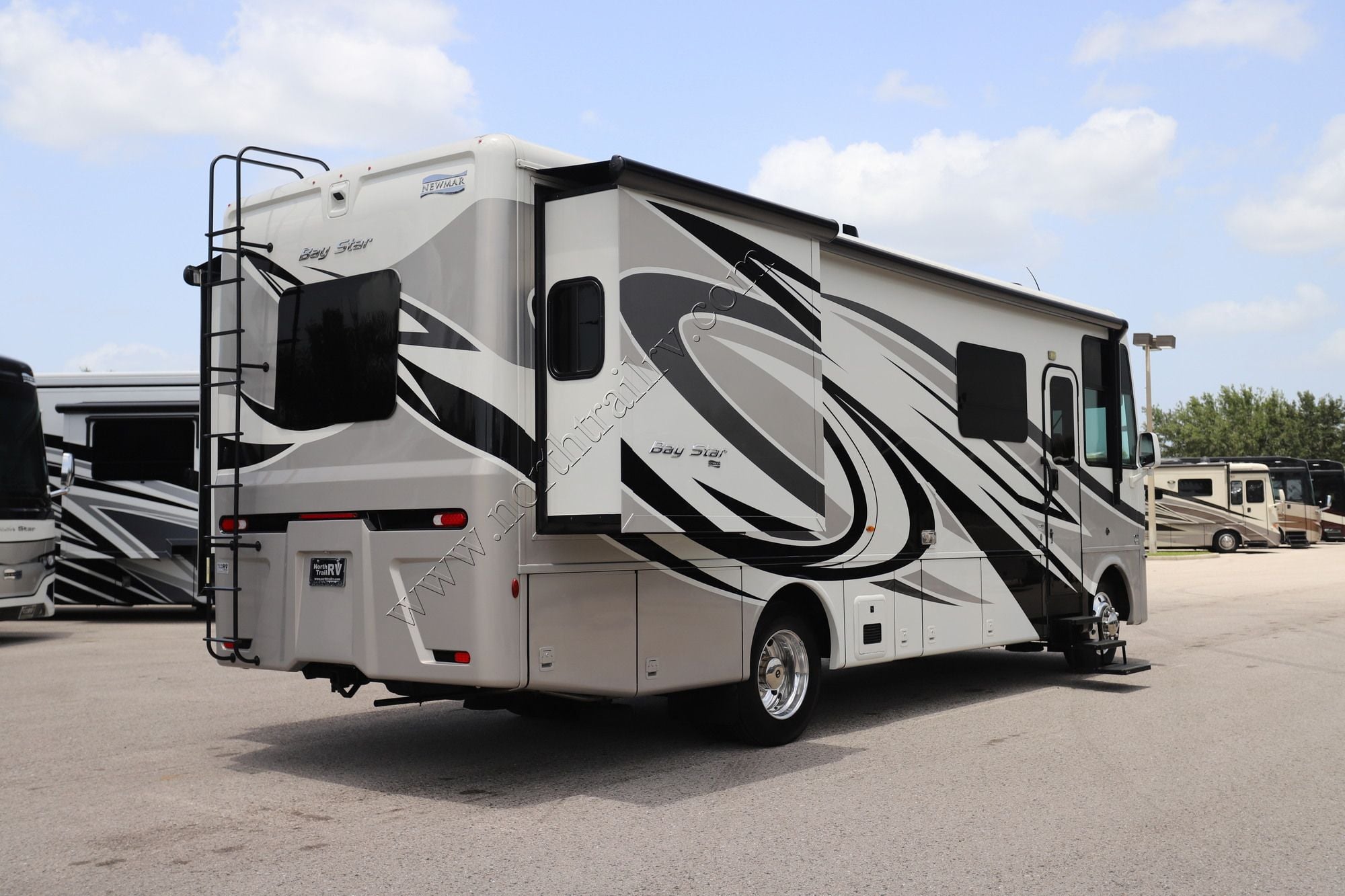 Used 2023 Newmar Bay Star 3014 Class A  For Sale