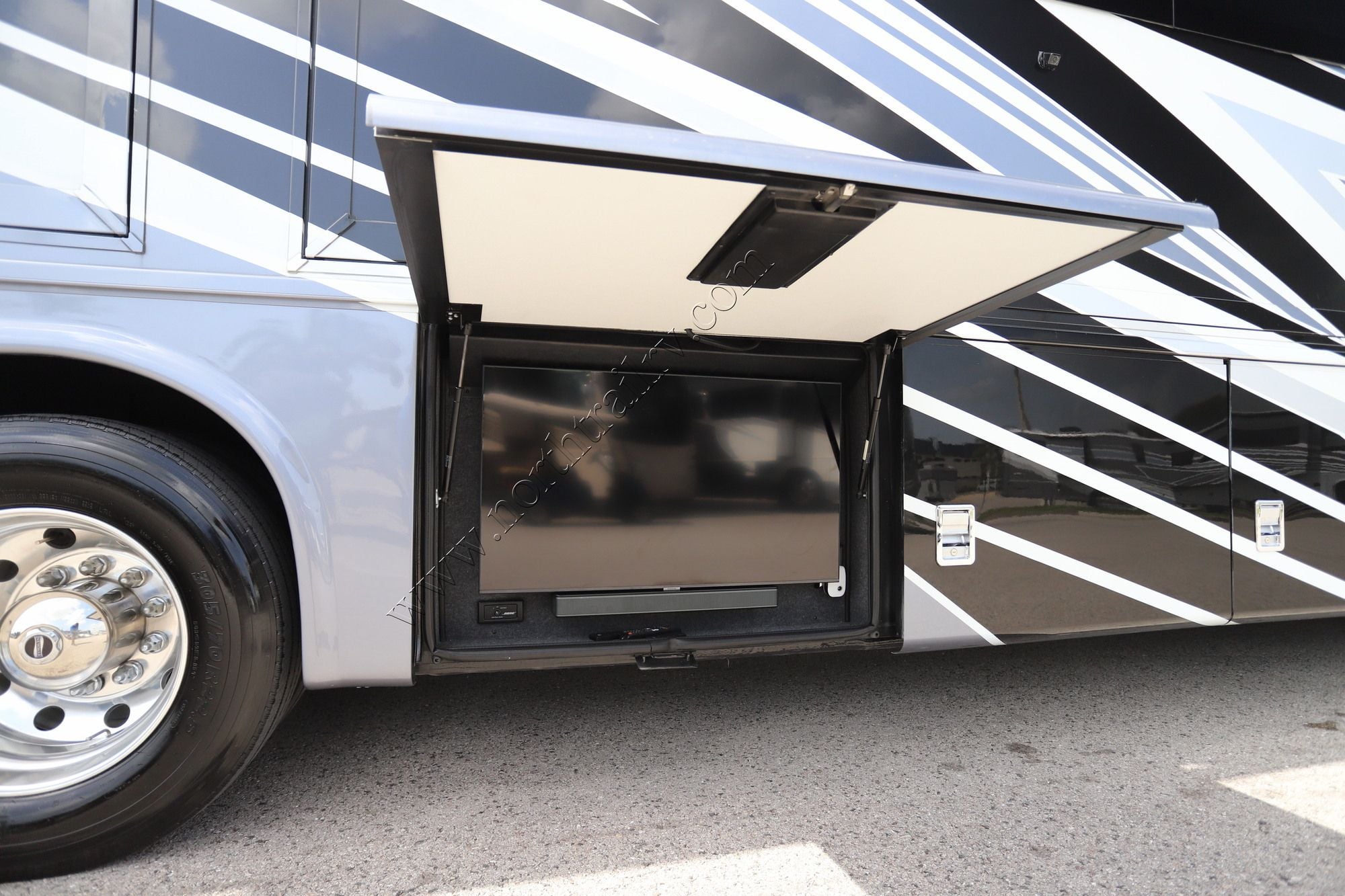 Used 2023 Newmar Ventana 3717 Class A  For Sale