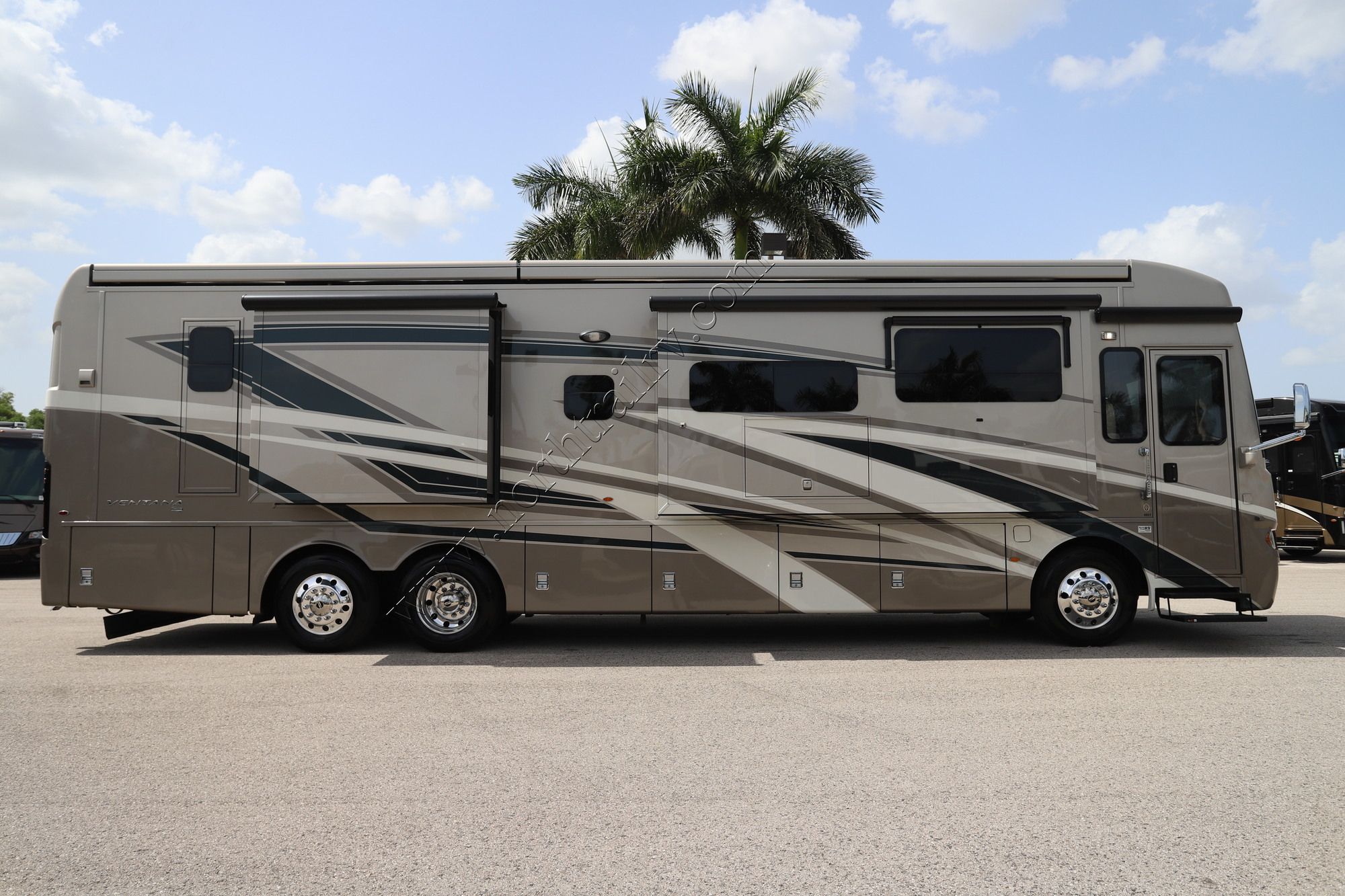 Used 2022 Newmar Ventana 4037 Class A  For Sale