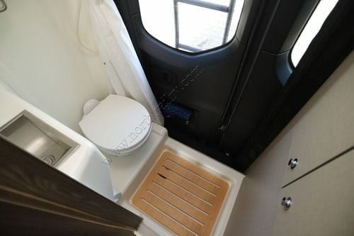 2020 Winnebago Era 70KL