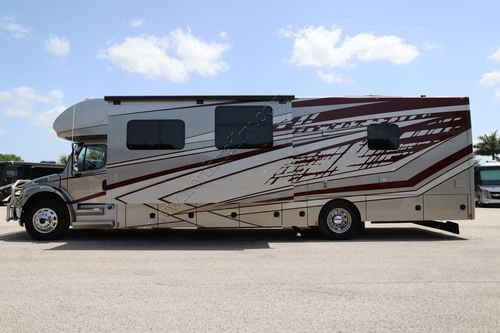 2023 Renegade Rv Valencia 38RB