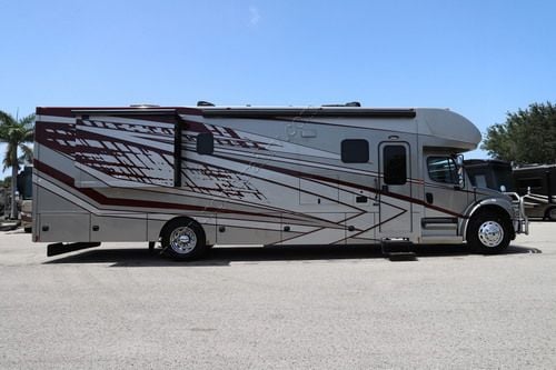 2023 Renegade Rv Valencia 38RB
