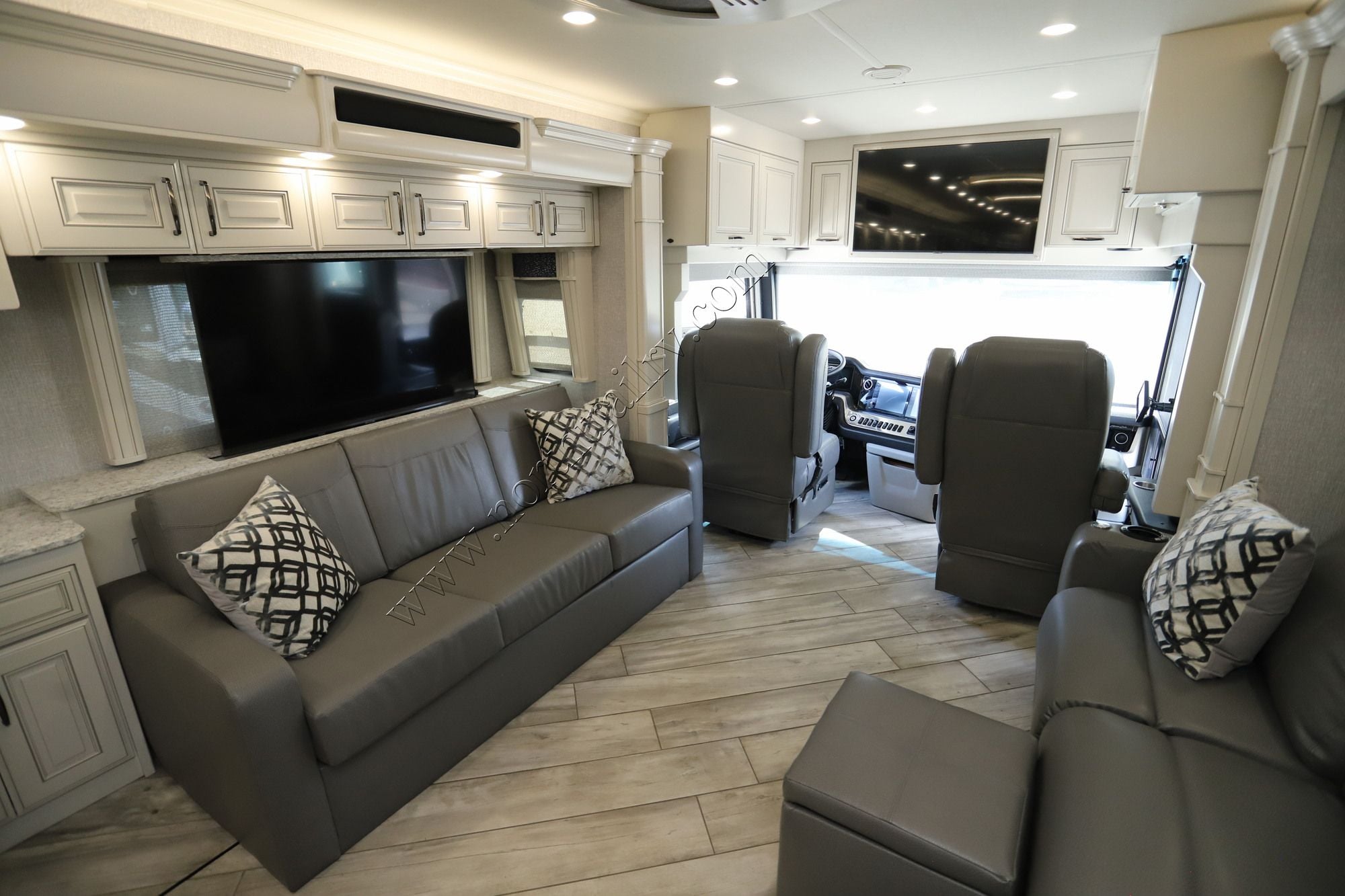 Used 2023 American Coach American Dream 45A Class A  For Sale