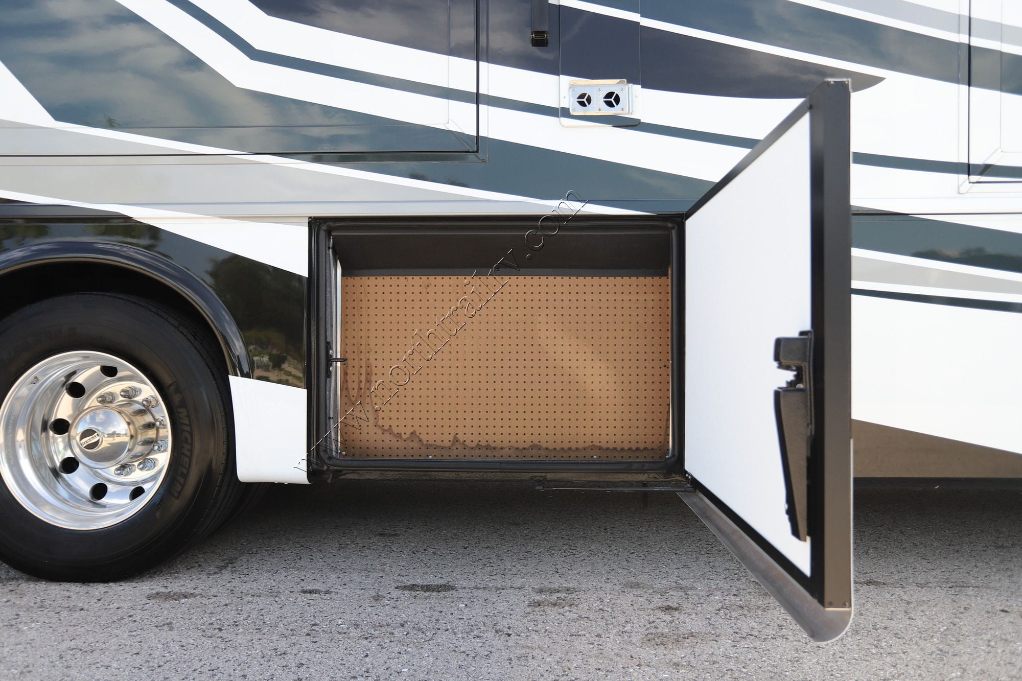 Used 2023 Newmar Kountry Star 3709 Class A  For Sale