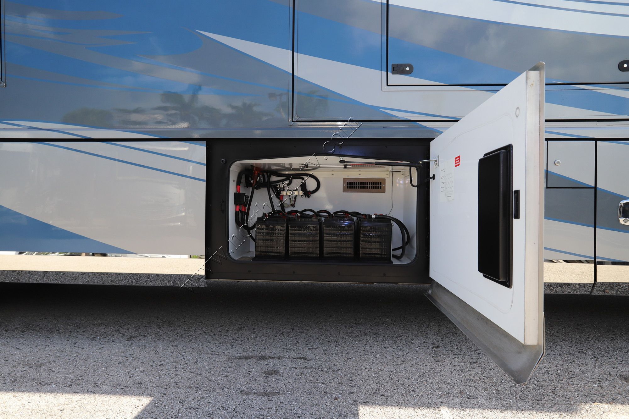 Used 2023 American Coach American Dream 45A Class A  For Sale