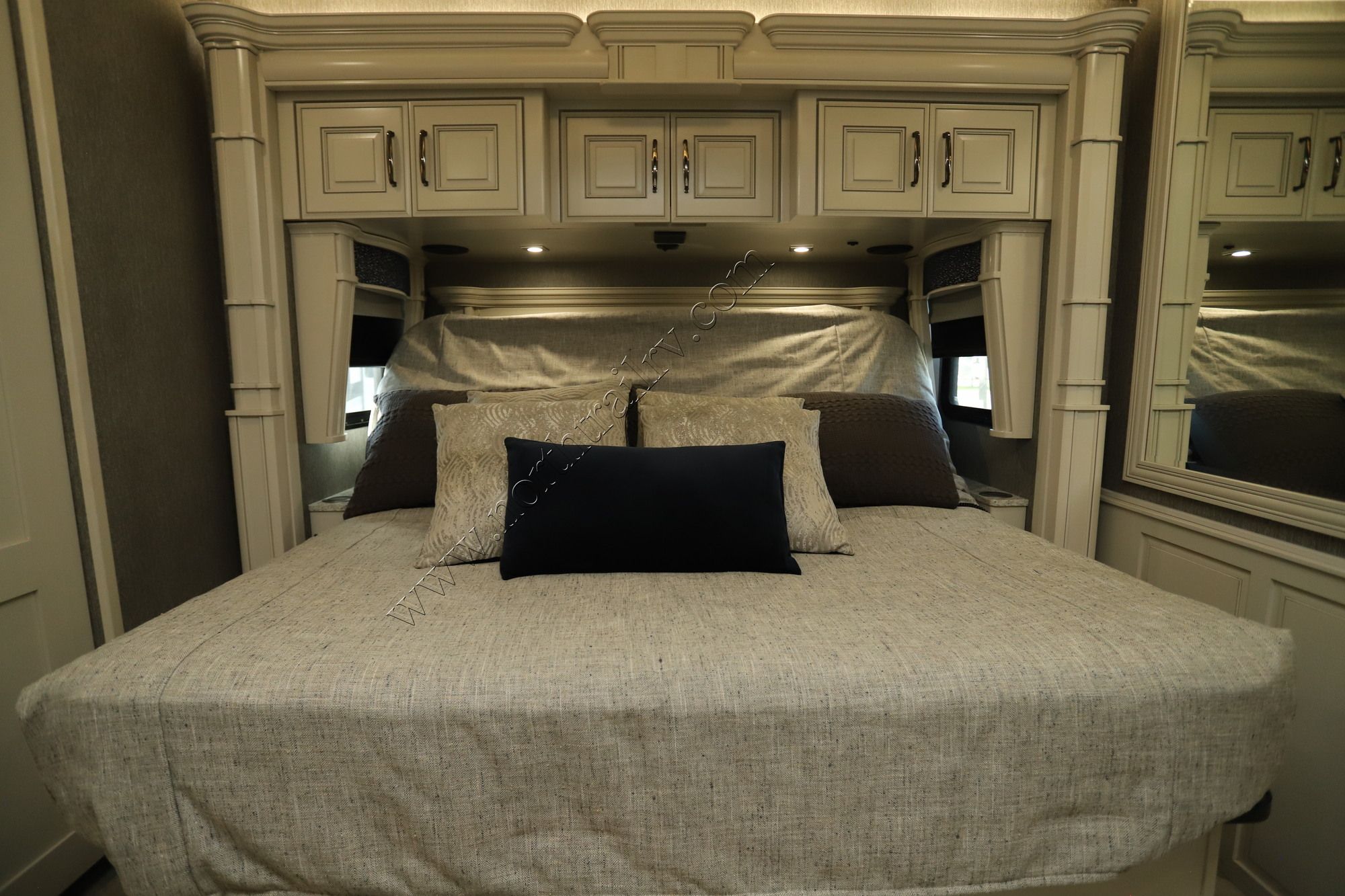 Used 2023 American Coach American Dream 45A Class A  For Sale