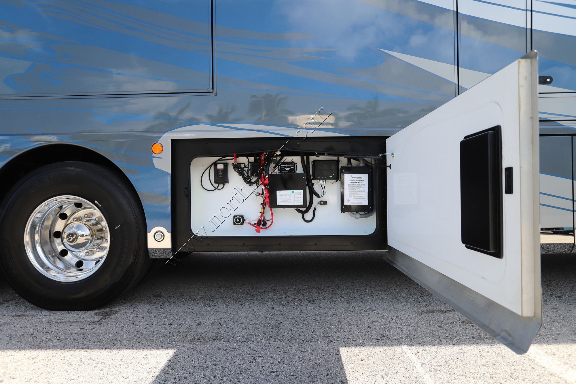 Used 2023 American Coach American Dream 45A Class A  For Sale