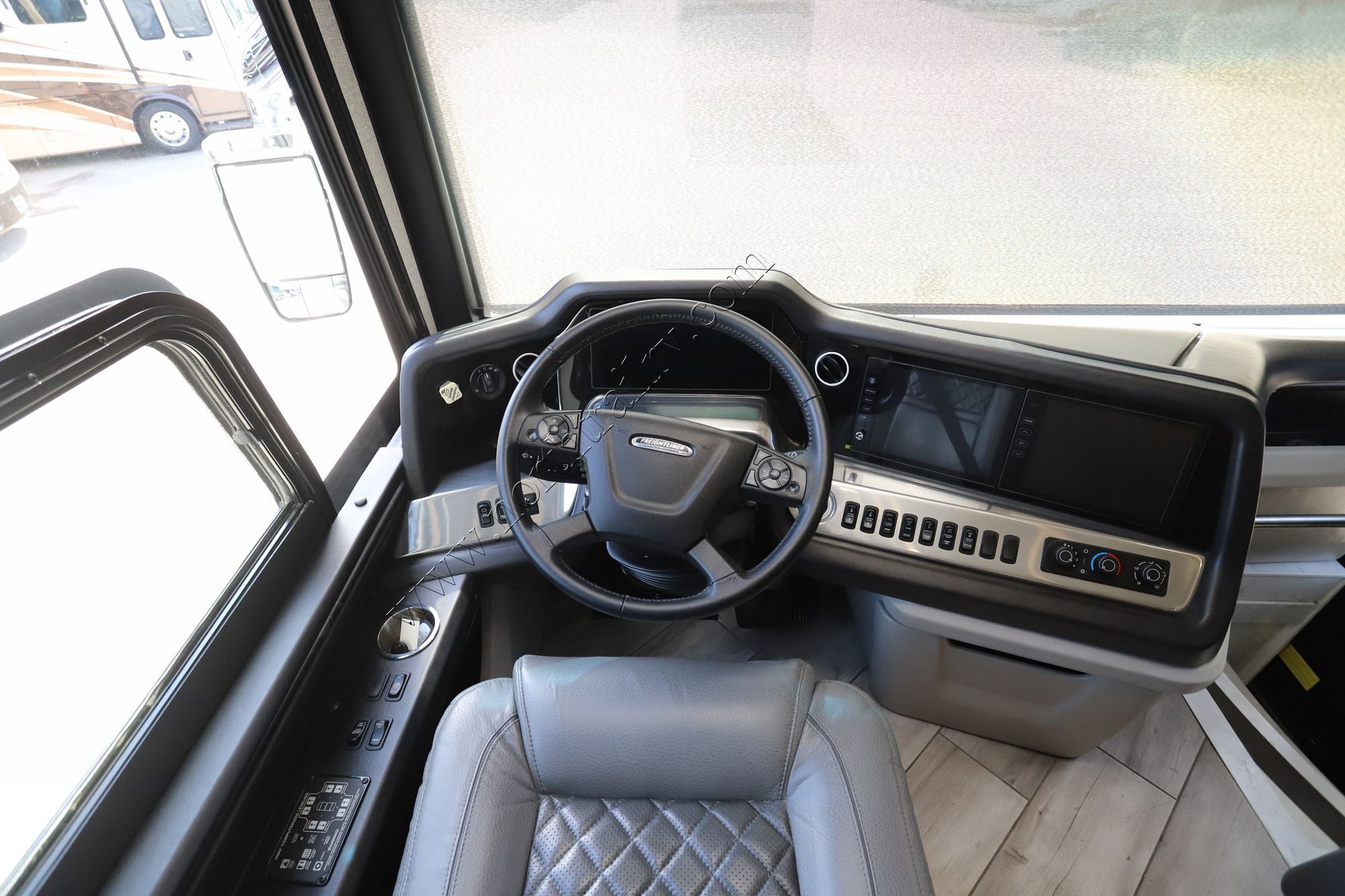 Used 2023 American Coach American Dream 45A Class A  For Sale
