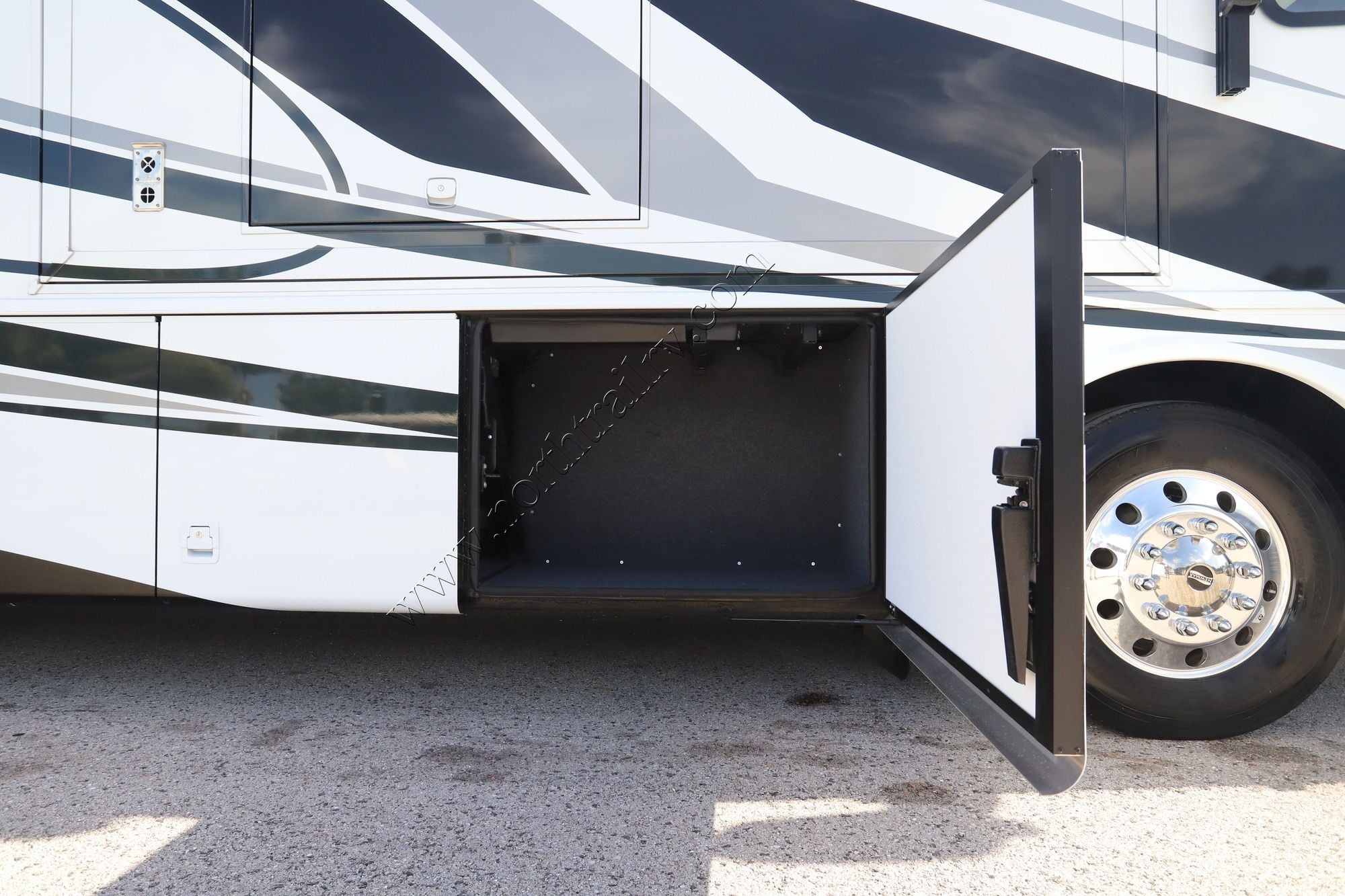 Used 2023 Newmar Kountry Star 3709 Class A  For Sale
