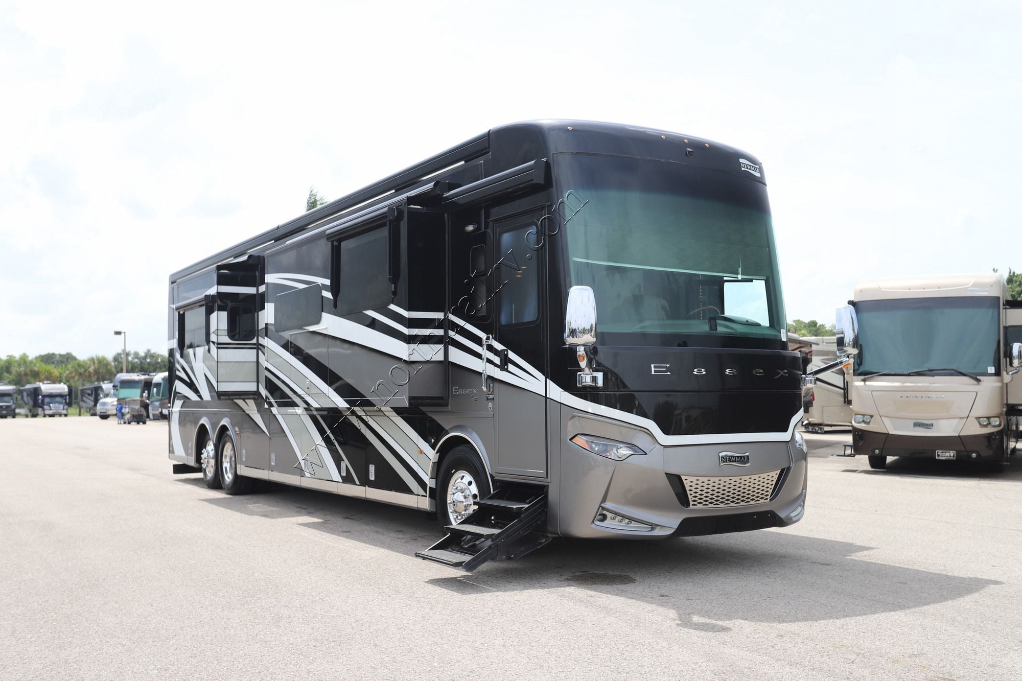 Used 2022 Newmar Essex 4551 Class A  For Sale