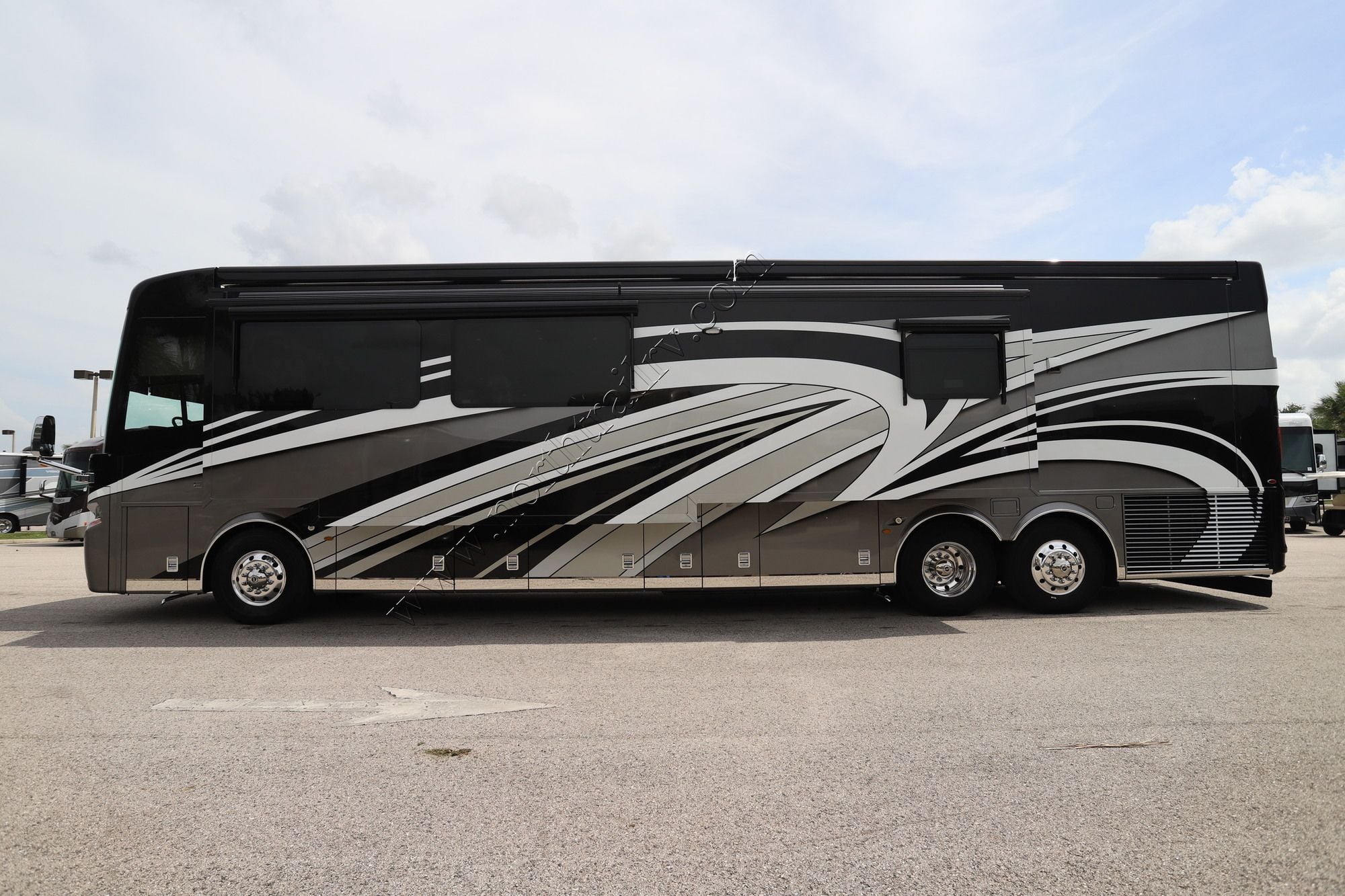 Used 2022 Newmar Essex 4551 Class A  For Sale