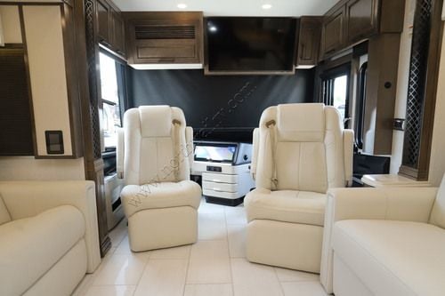 2027 Newmar London Aire 4595