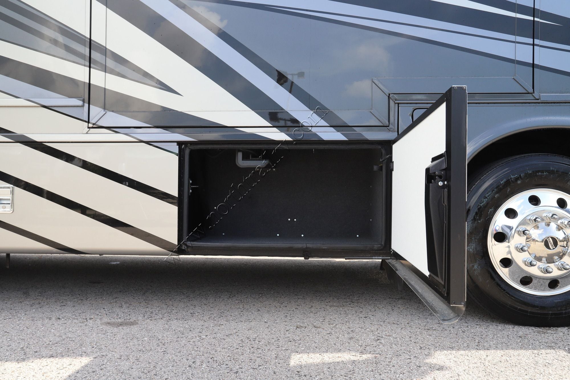 Used 2023 Newmar Ventana 3407 Class A  For Sale