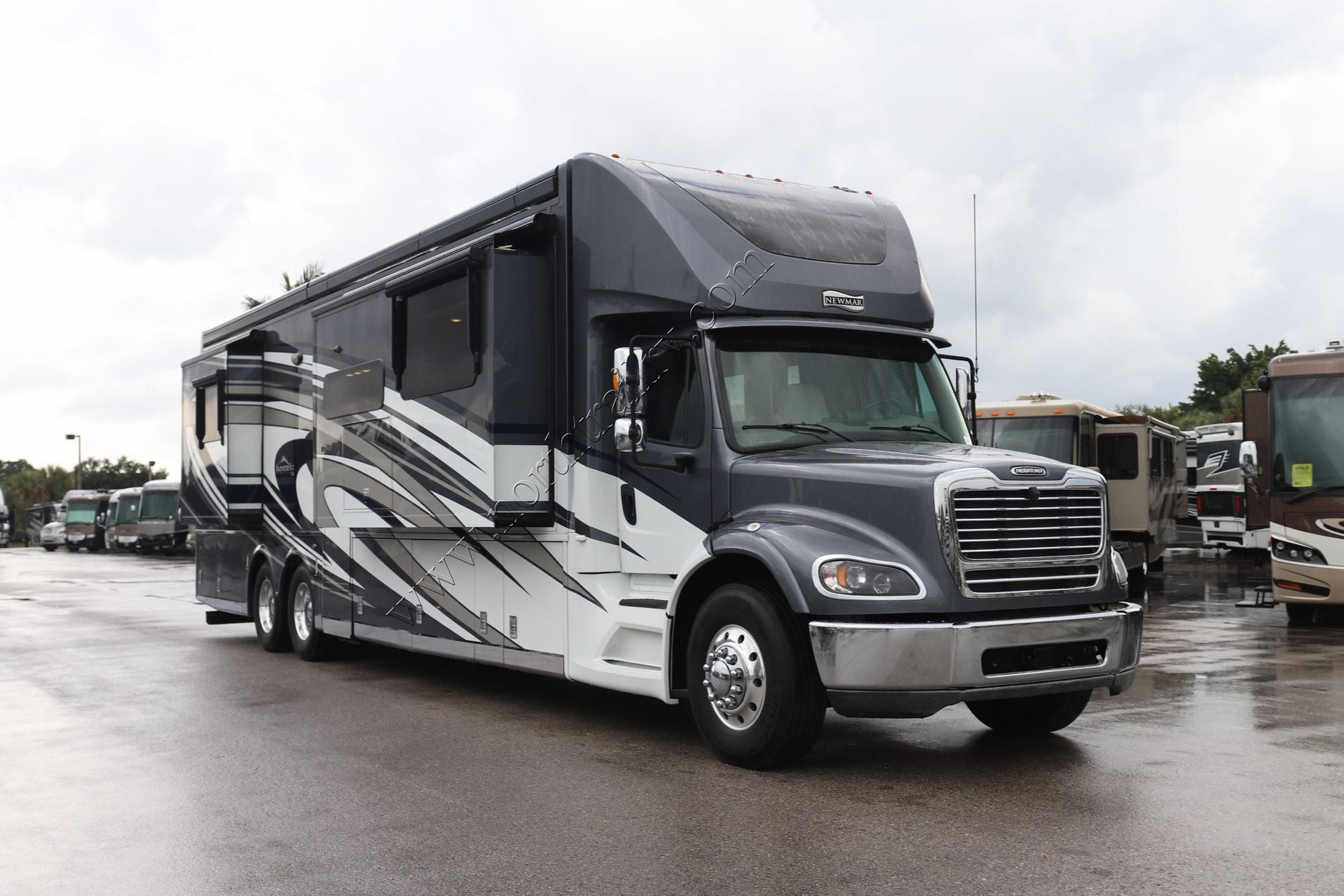 Used 2021 Newmar Supreme Aire 4575 Super C  For Sale