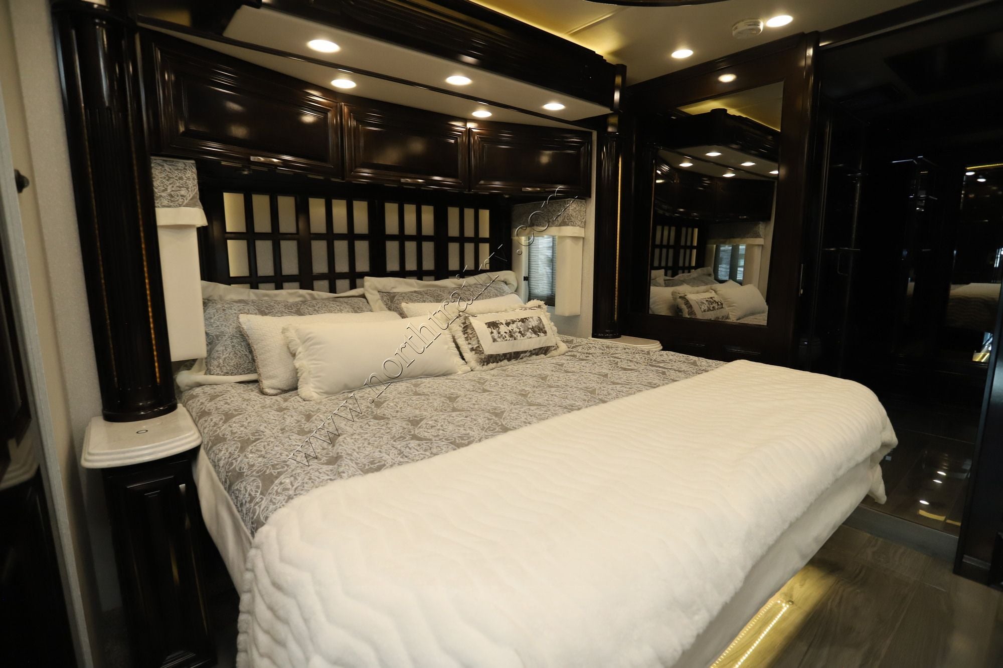 Used 2022 Newmar Essex 4551 Class A  For Sale