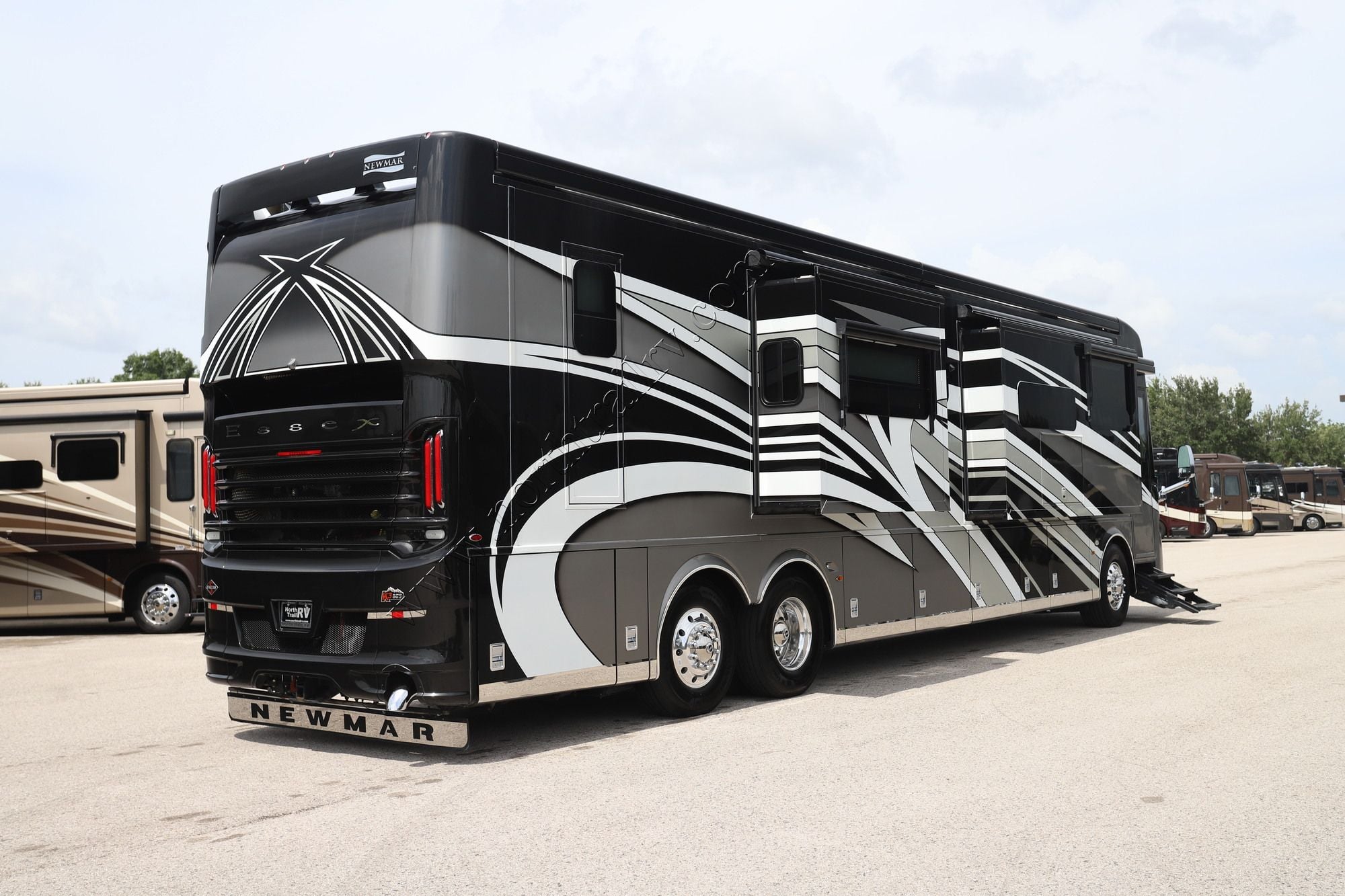 Used 2022 Newmar Essex 4551 Class A  For Sale