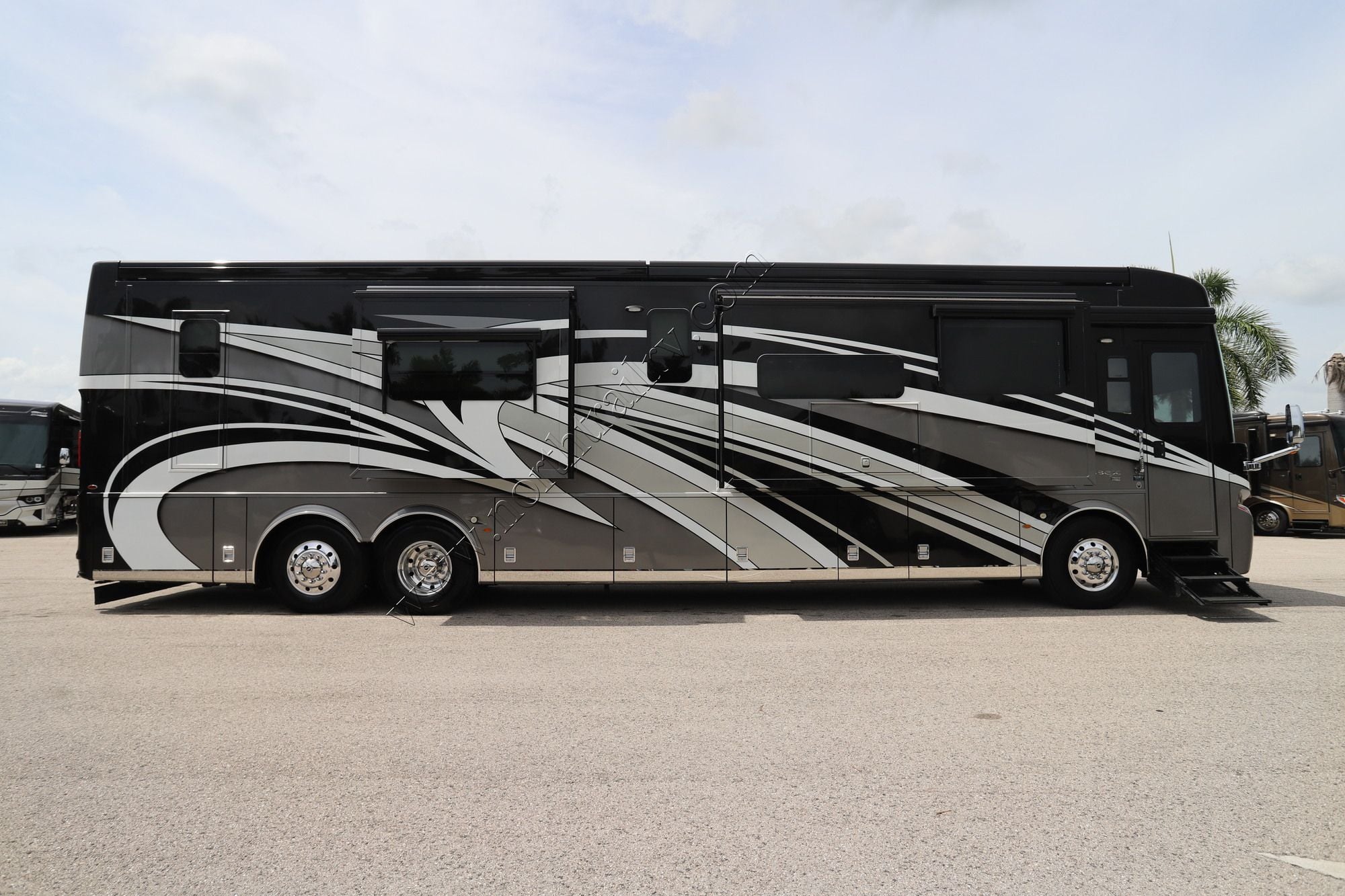 Used 2022 Newmar Essex 4551 Class A  For Sale