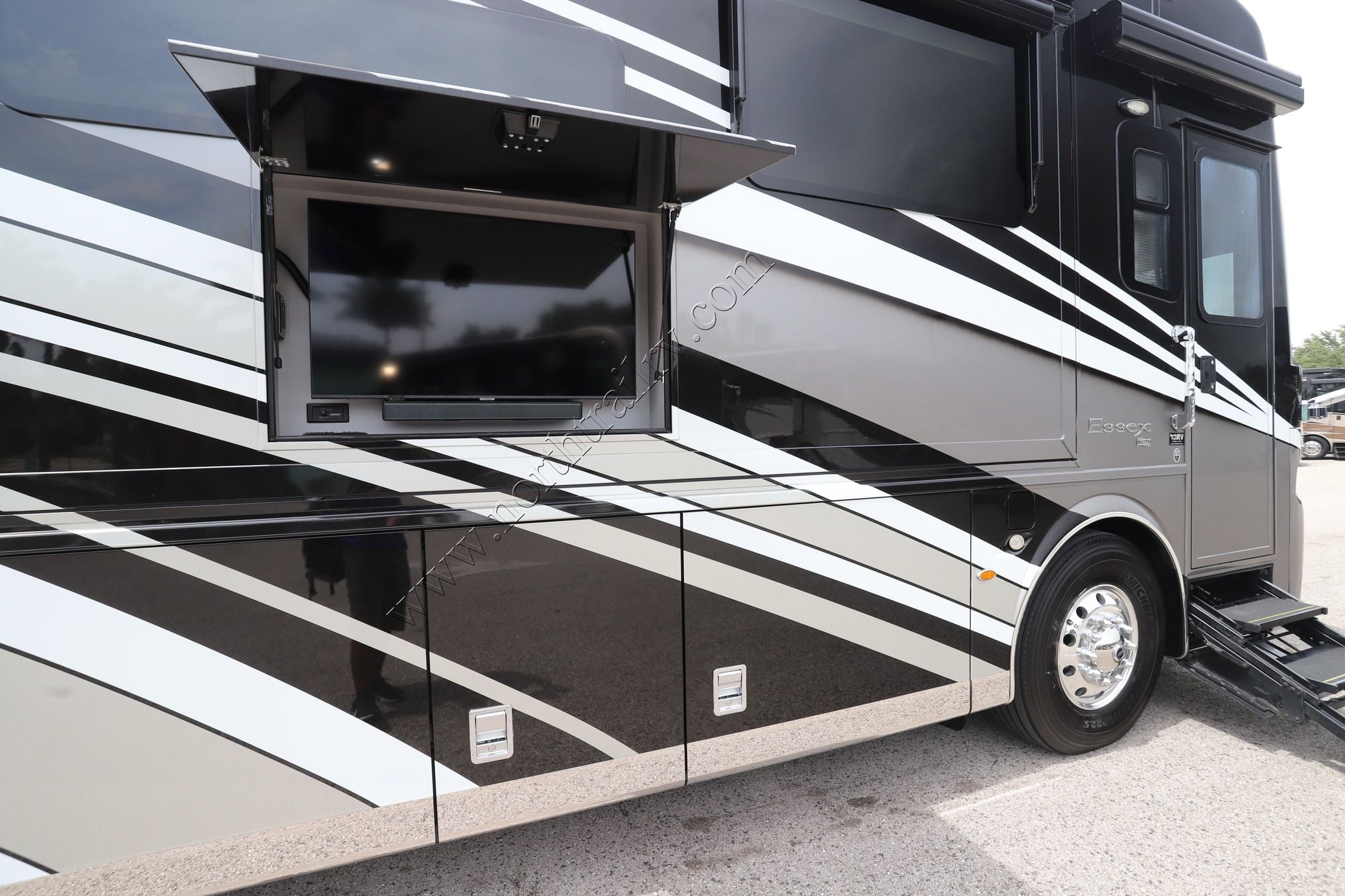Used 2022 Newmar Essex 4551 Class A  For Sale