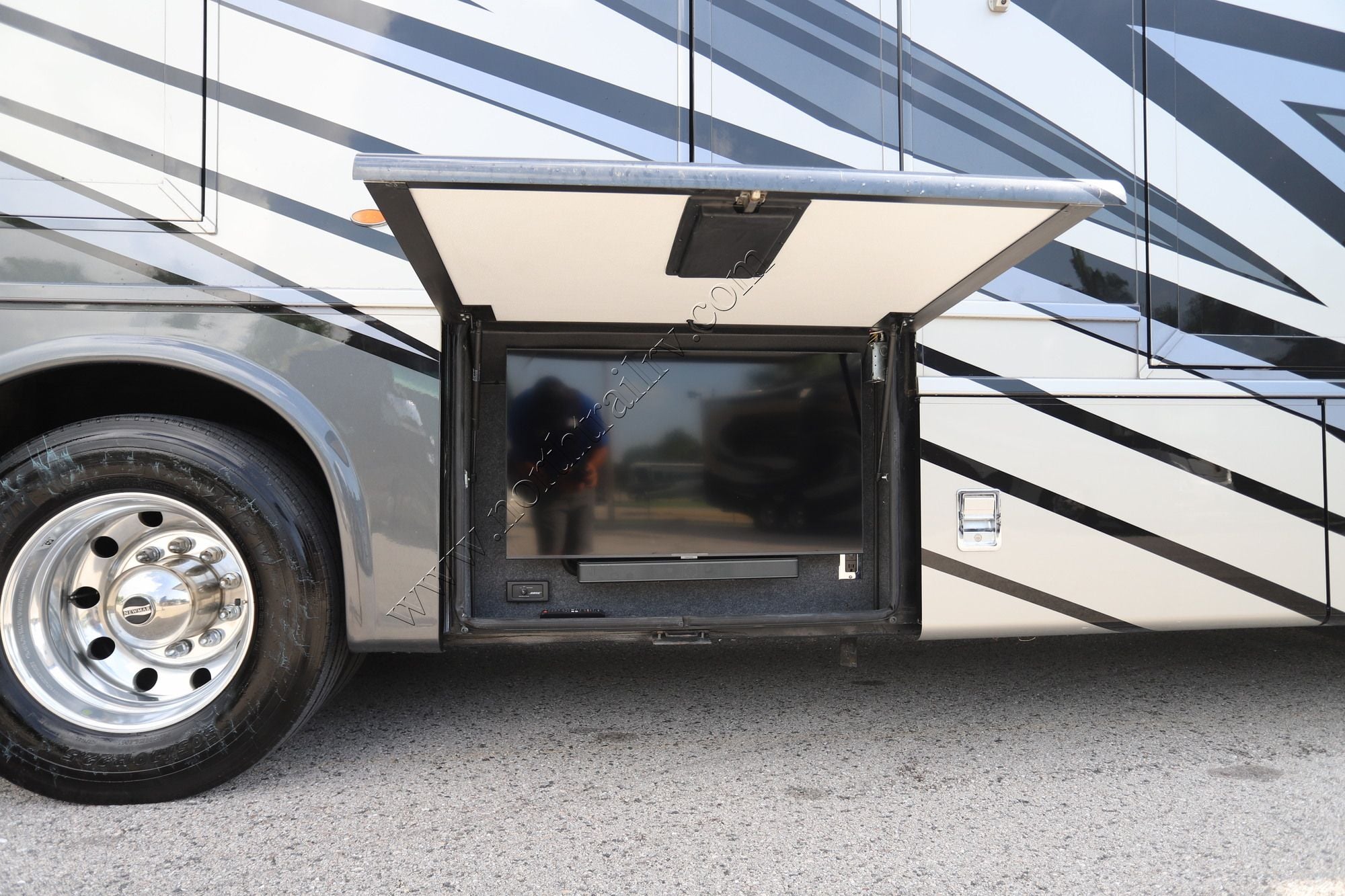 Used 2023 Newmar Ventana 3407 Class A  For Sale