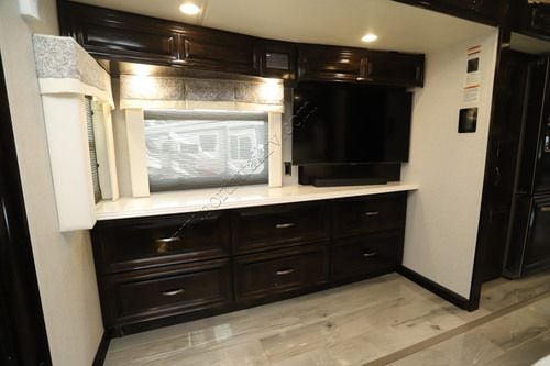 2022 Newmar Essex 4551