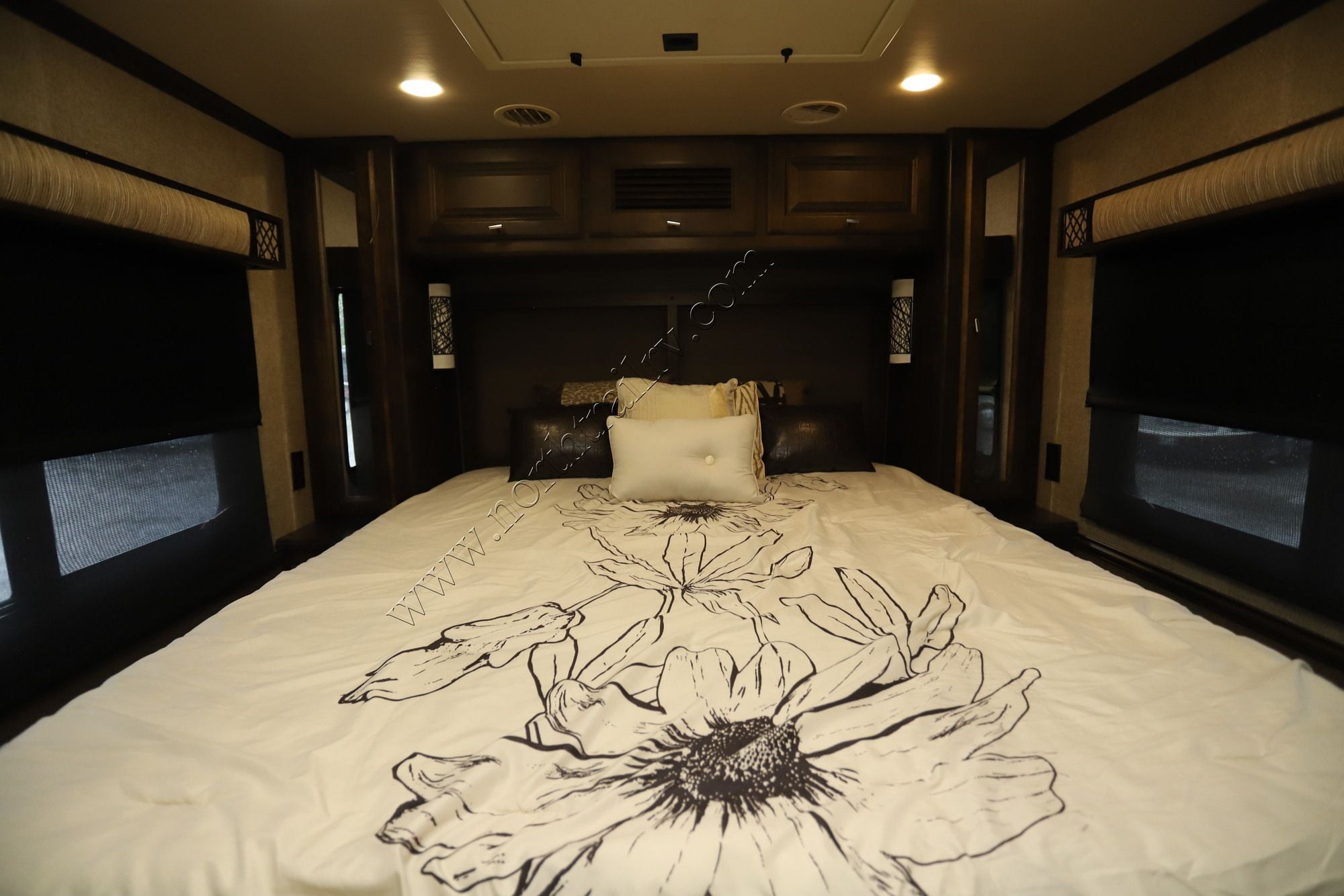 Used 2018 Tiffin Motor Homes Breeze 32BR Class A  For Sale