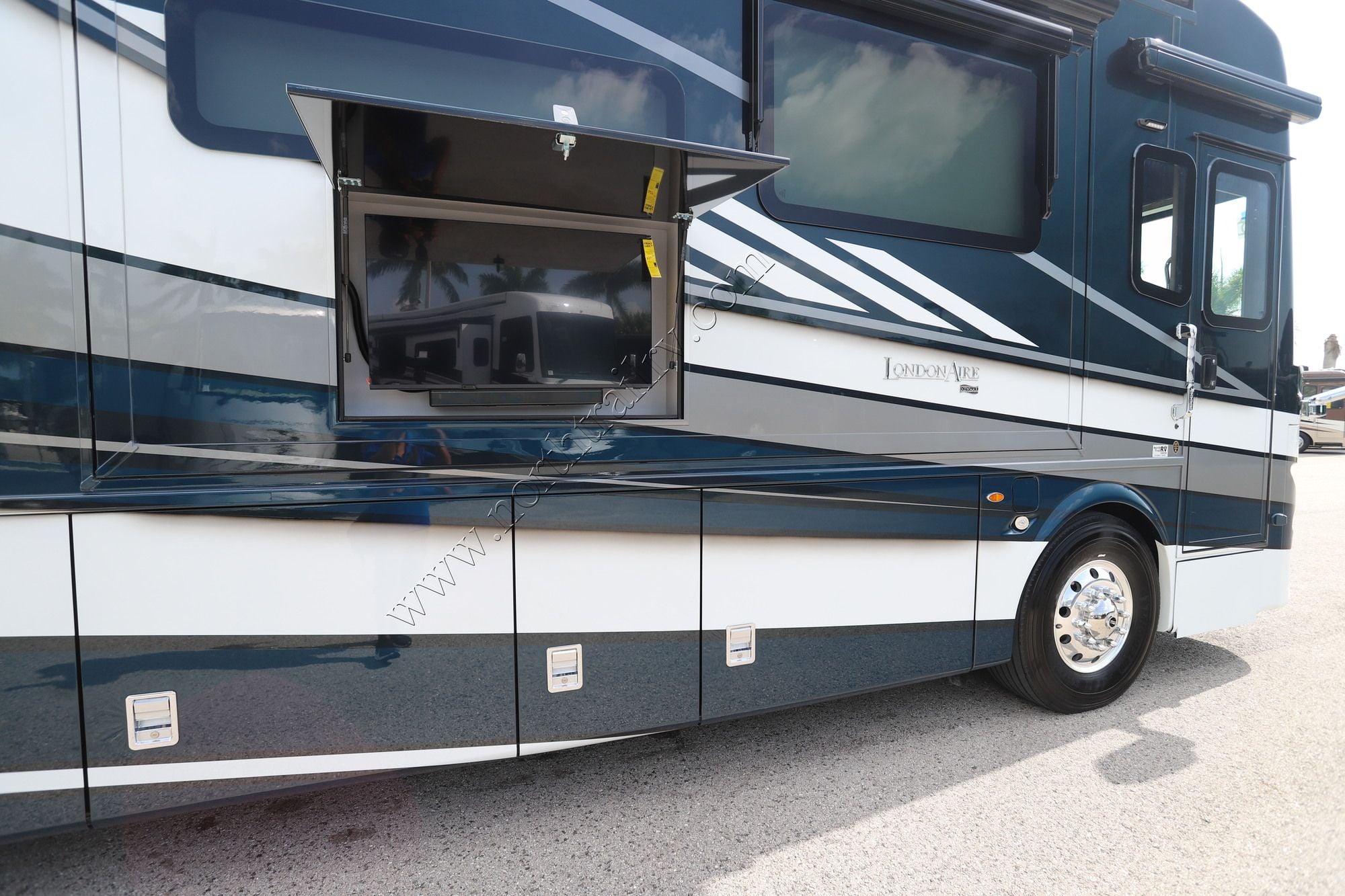 New 2027 Newmar London Aire 4595 Class A  For Sale