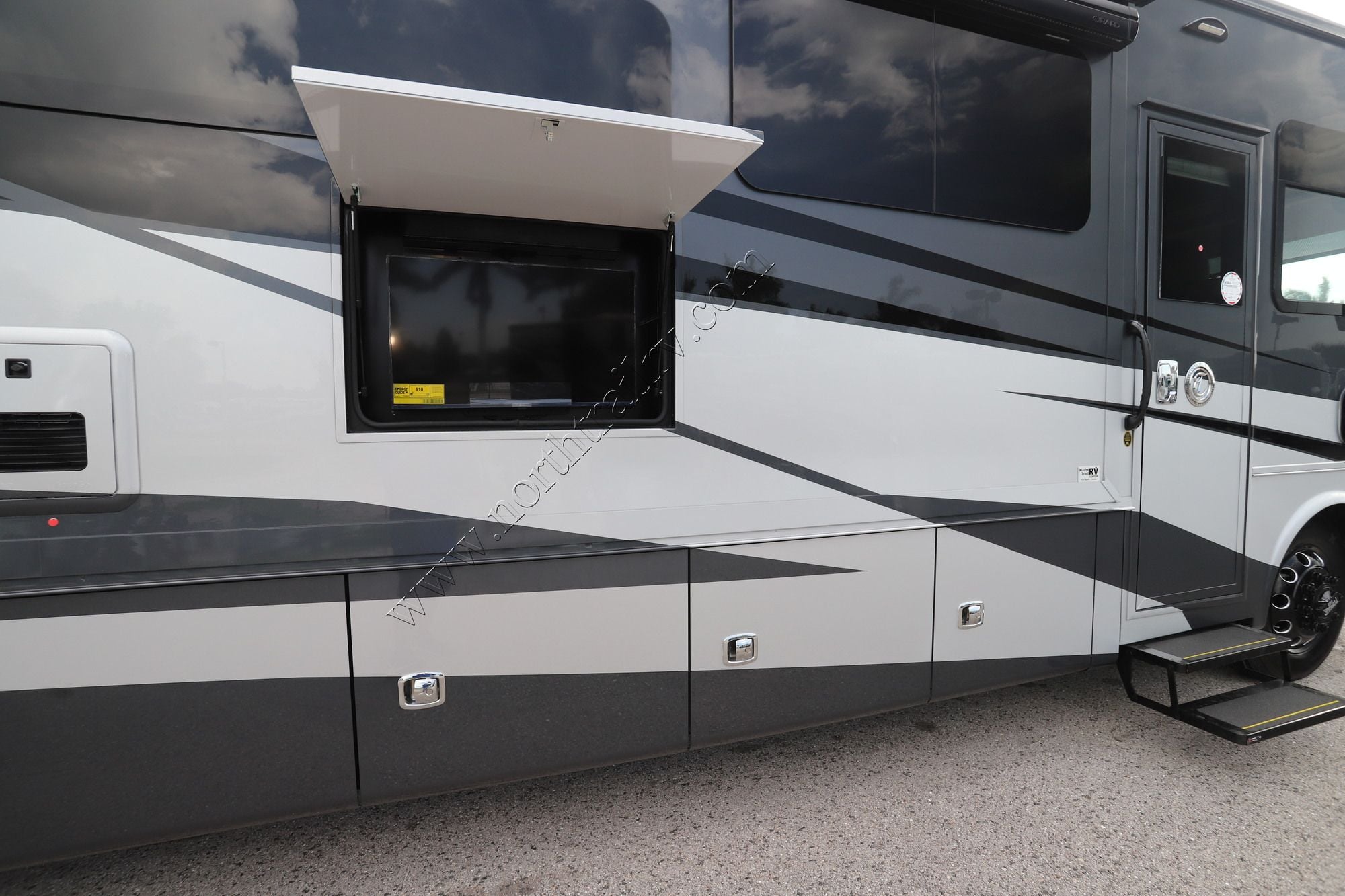 New 2027 Tiffin Motor Homes Allegro 34PA Class A  For Sale