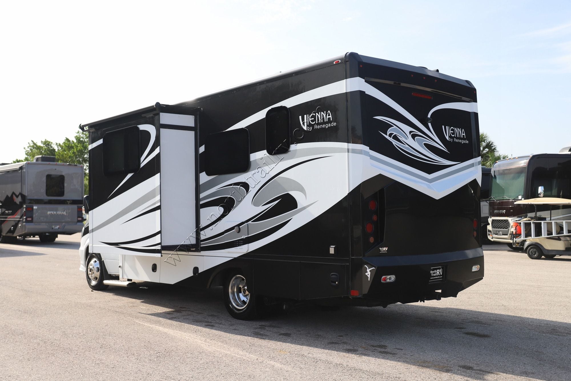 Used 2017 Renegade Rv Vienna 25VMBS Class C  For Sale