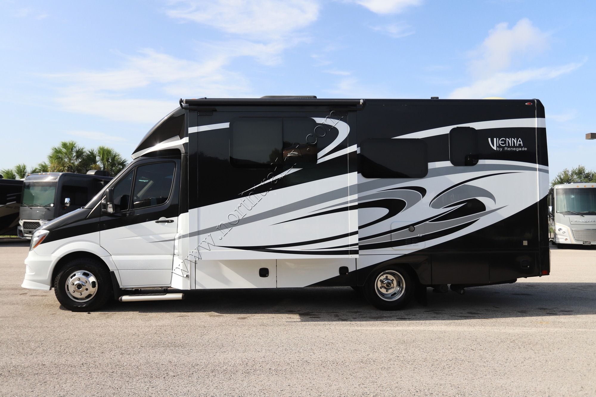 Used 2017 Renegade Rv Vienna 25VMBS Class C  For Sale