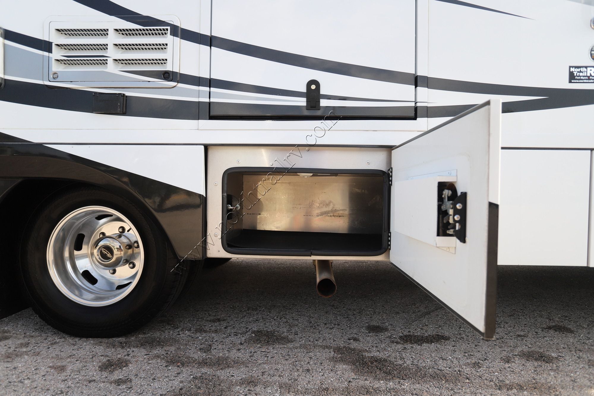 Used 2017 Renegade Rv Vienna 25VMBS Class C  For Sale