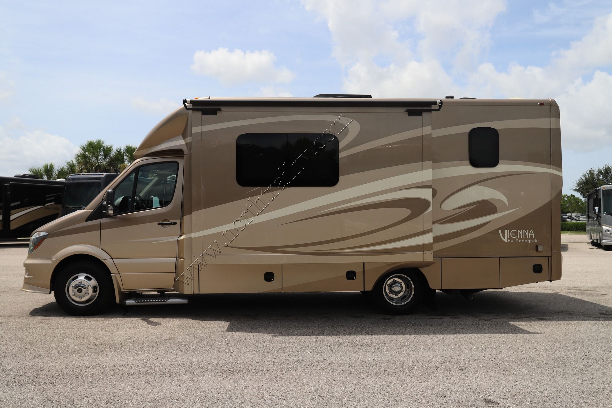 Used 2019 Renegade Rv Vienna 25VUCB Class C  For Sale