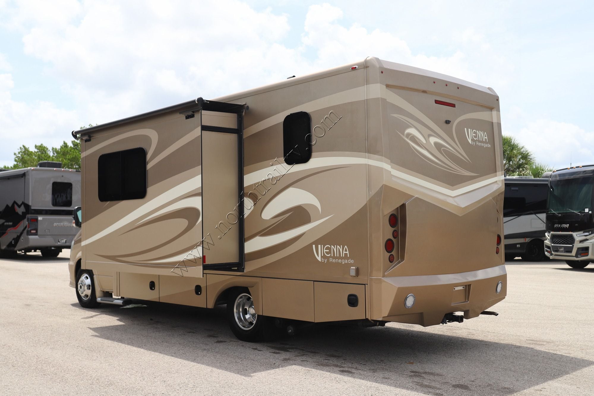 Used 2019 Renegade Rv Vienna 25VUCB Class C  For Sale
