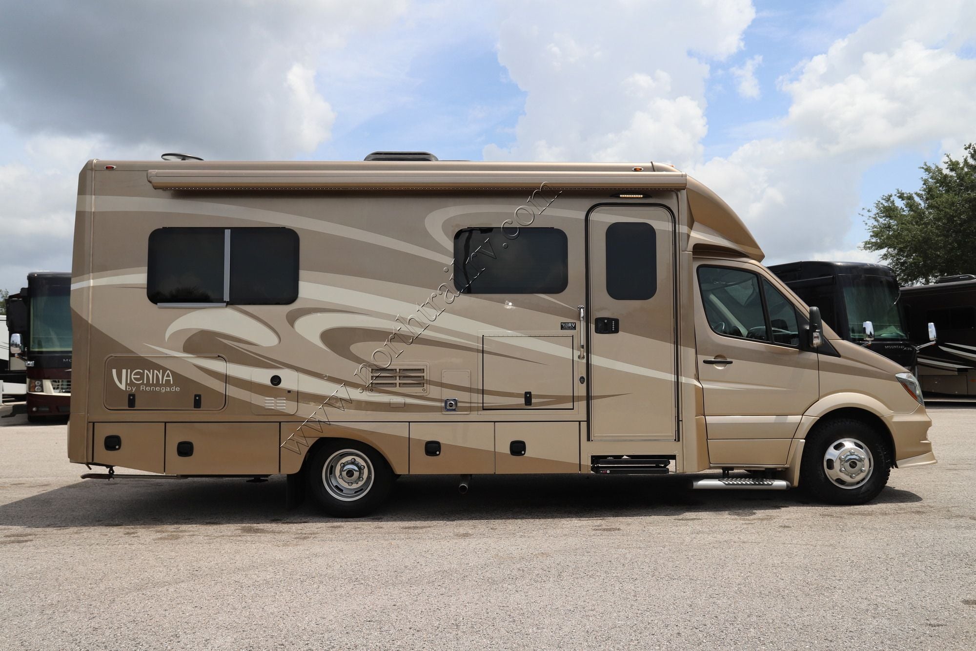 Used 2019 Renegade Rv Vienna 25VUCB Class C  For Sale