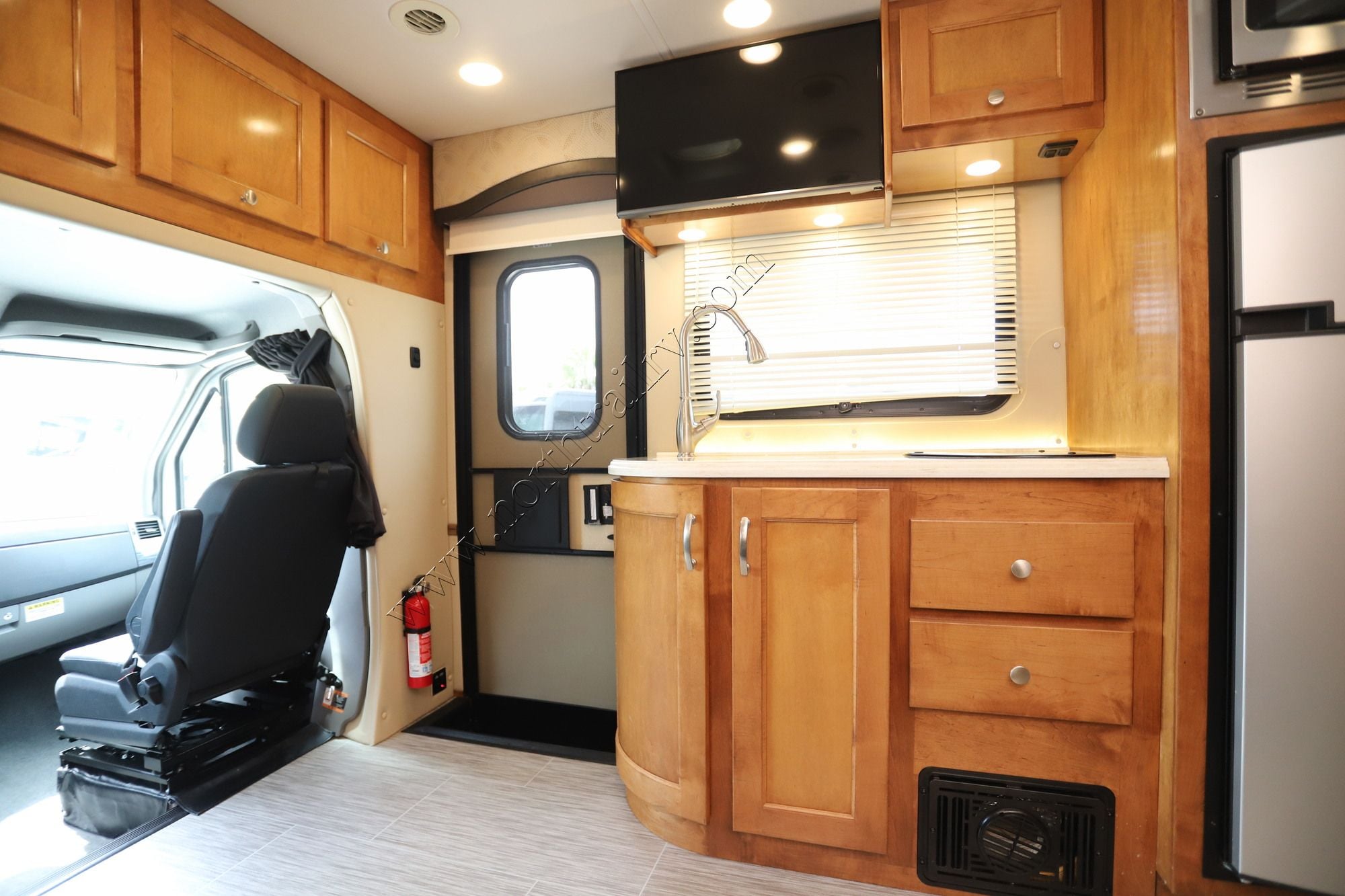 Used 2019 Renegade Rv Vienna 25VUCB Class C  For Sale