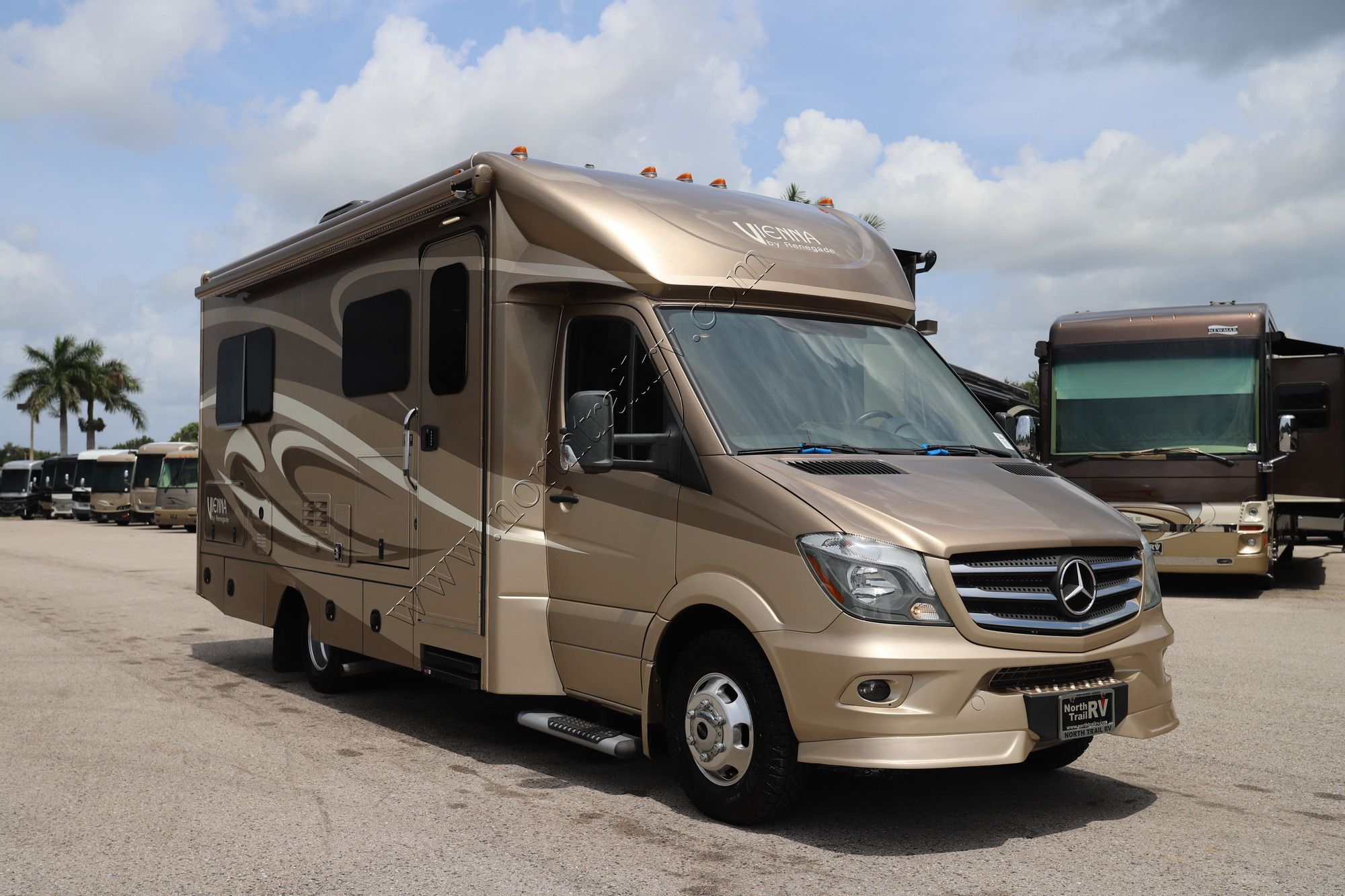 Used 2019 Renegade Rv Vienna 25VUCB Class C  For Sale