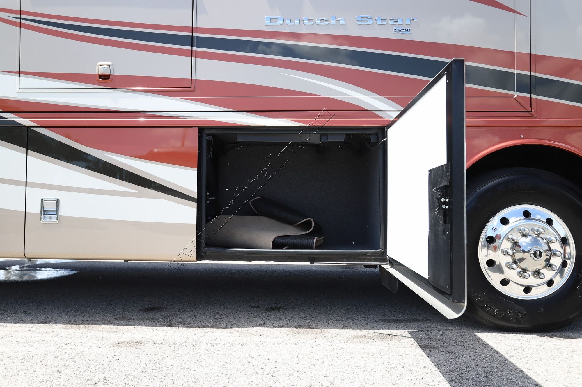 Used 2022 Newmar Dutch Star 4081 Class A  For Sale