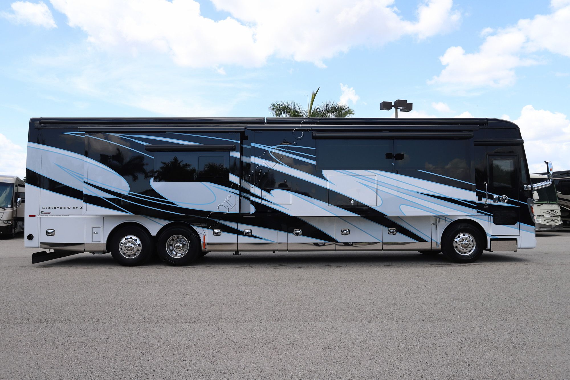 Used 2026 Tiffin Motor Homes Zephyr 45PZ Class A  For Sale