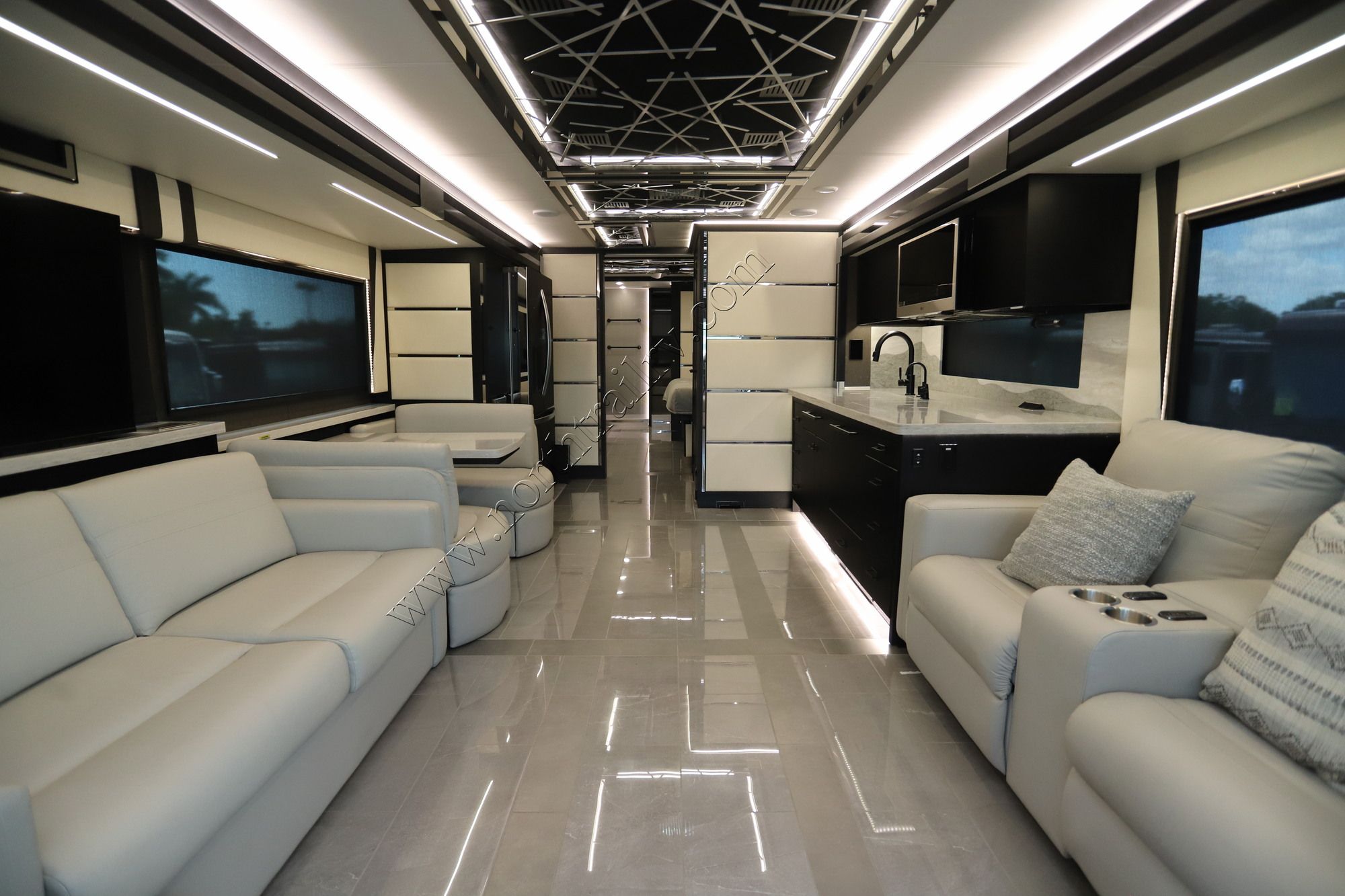 Used 2026 Tiffin Motor Homes Zephyr 45PZ Class A  For Sale