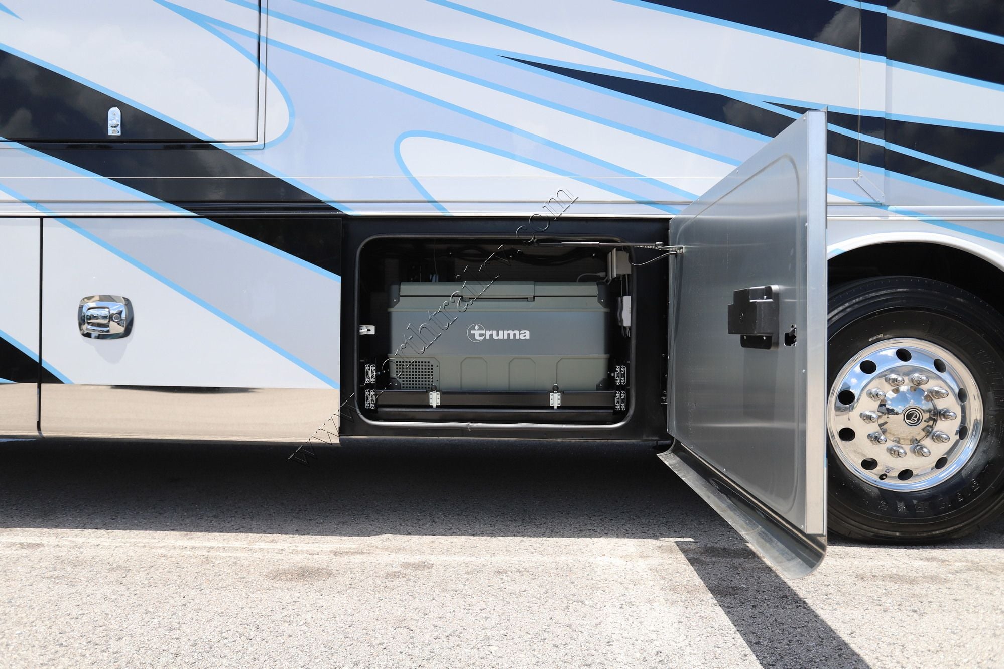 Used 2026 Tiffin Motor Homes Zephyr 45PZ Class A  For Sale