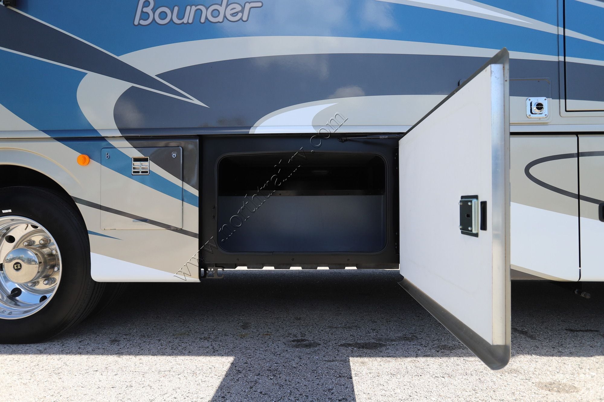 Used 2022 Fleetwood Bounder 35K Class A  For Sale