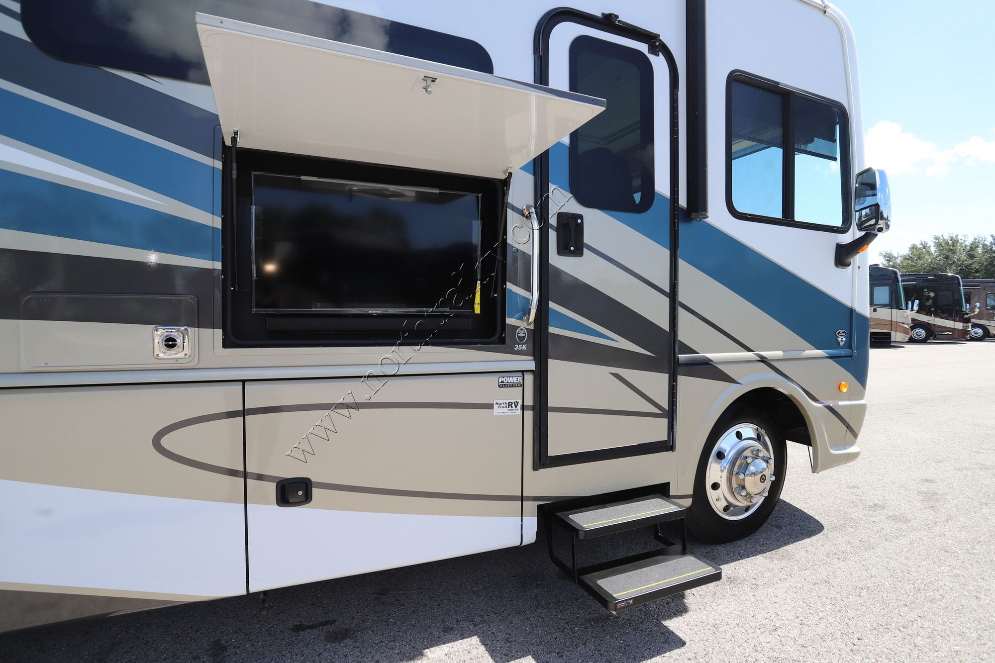 Used 2022 Fleetwood Bounder 35K Class A  For Sale