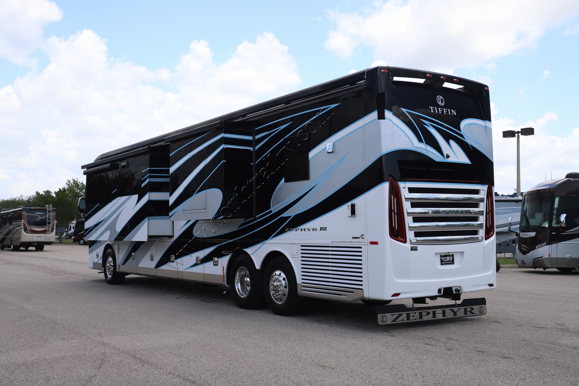 Used 2026 Tiffin Motor Homes Zephyr 45PZ Class A  For Sale