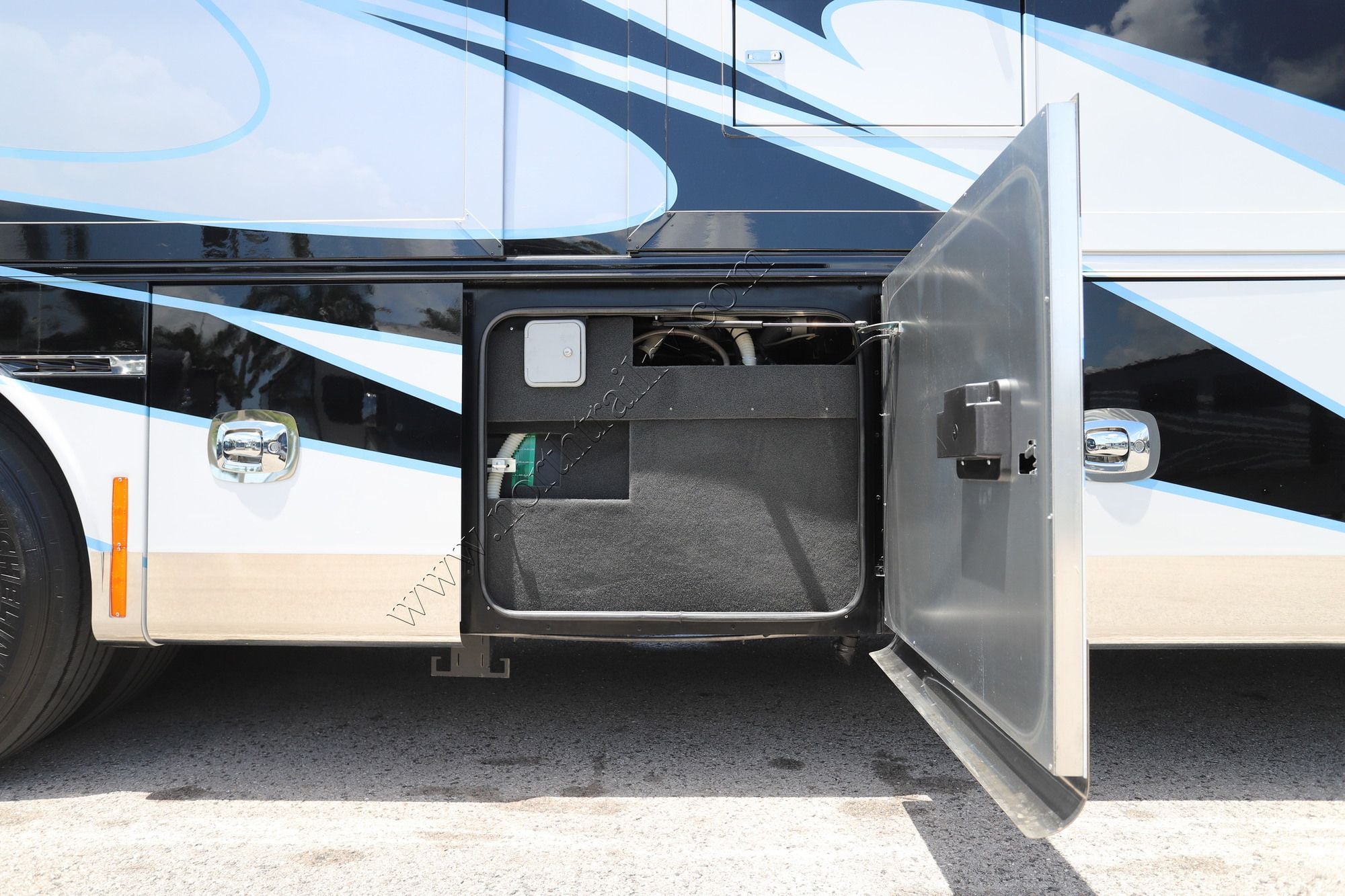 Used 2026 Tiffin Motor Homes Zephyr 45PZ Class A  For Sale