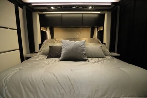 2026 Tiffin Motor Homes Zephyr 45PZ